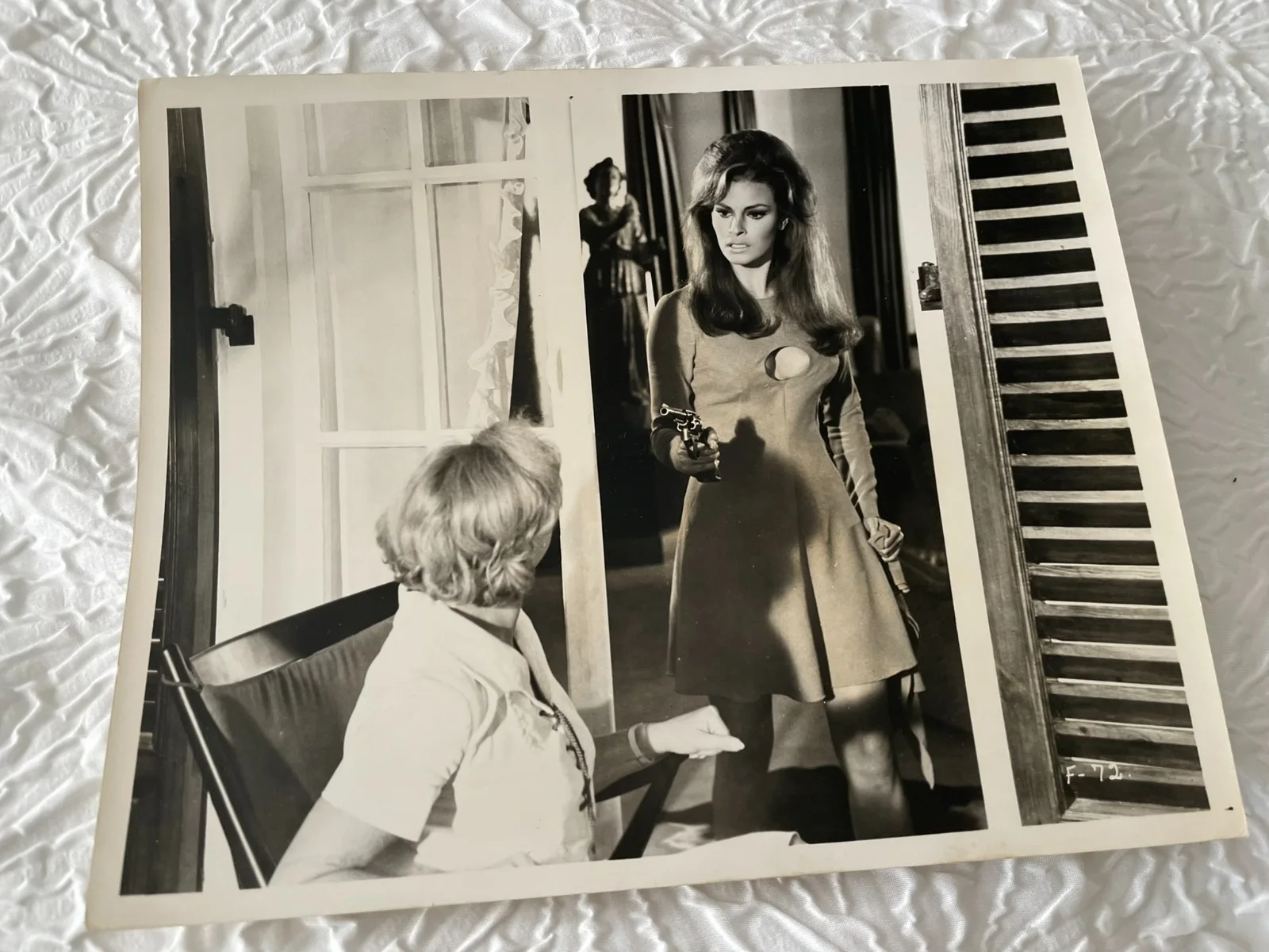 RAQUEL WELCH SEXY SET OF 4 VINTAGE PRESS ORIGINAL PHOTO BUSTY, изображение 4