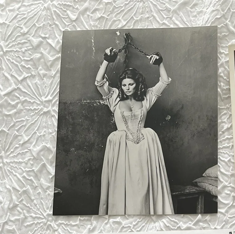 RAQUEL WELCH SEXY SET OF 4 VINTAGE PRESS ORIGINAL PHOTO BUSTY, изображение 5