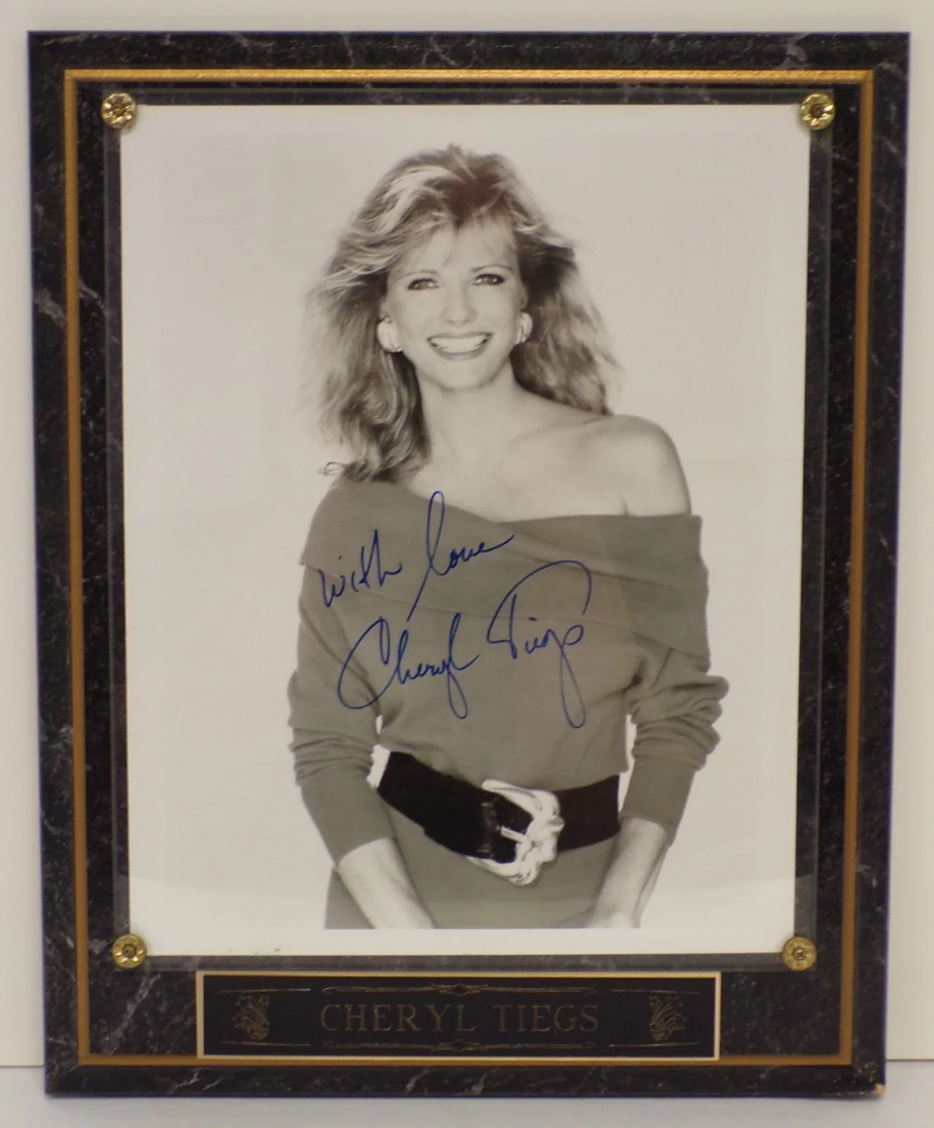 Cheryl Tiegs — Cheryl Tiegs Actress AUTOGRAPHED 8x10" Photo on Plaque w/ COA 121825WT2-G