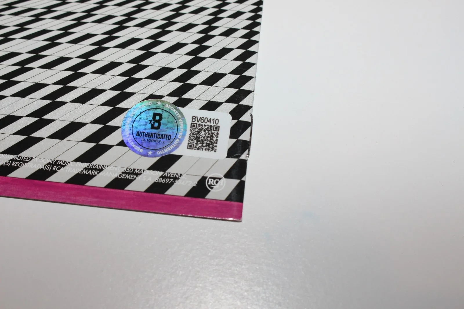 FABRIZIO MORETTI THE STROKES SIGNED FRAMED 'ANGLES' CD COVER ALBUM BECKETT COA, изображение 2