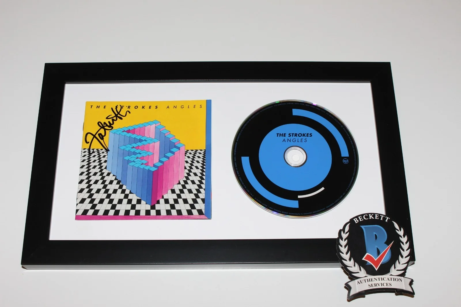 FABRIZIO MORETTI THE STROKES SIGNED FRAMED 'ANGLES' CD COVER ALBUM BECKETT COA, изображение 3