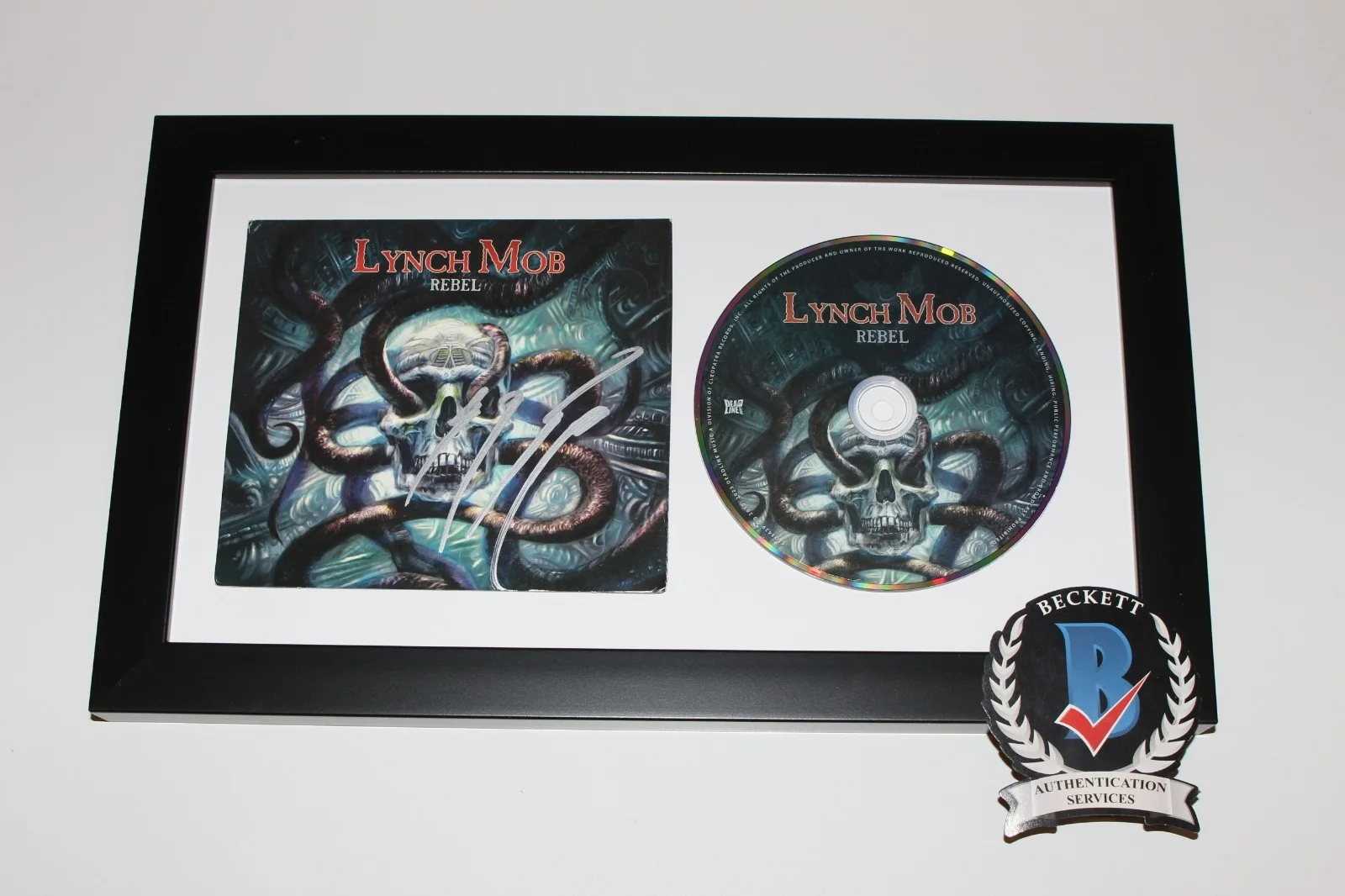 GEORGE LYNCH SIGNED FRAMED LYNCH MOB 'REBEL' CD COVER BECKETT COA DOKKEN GUITAR, image 3