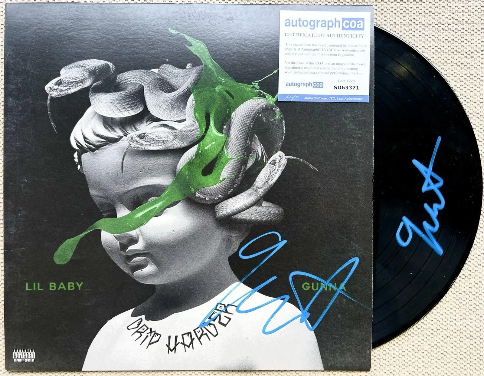 GUNNA SIGNED “DRIP HARDER” VINYL & RECORD LIL BABY THUG - ACOA COA + PROOF, изображение 2