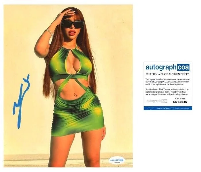 YERI MUA SIGNED 8X10 PHOTO MEXICAN INFLUENCER MUSIC - EXACT VIDEO PROOF + ACOA, изображение 2
