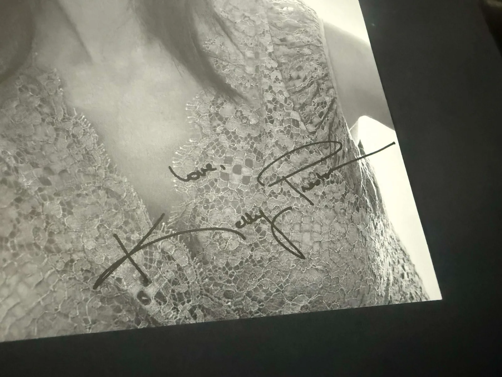 KELLY PRESTON SIGNED AUTOGRAPH AUTO B&W PHOTO 5X7" AMERICAN ACTRESS, image 2