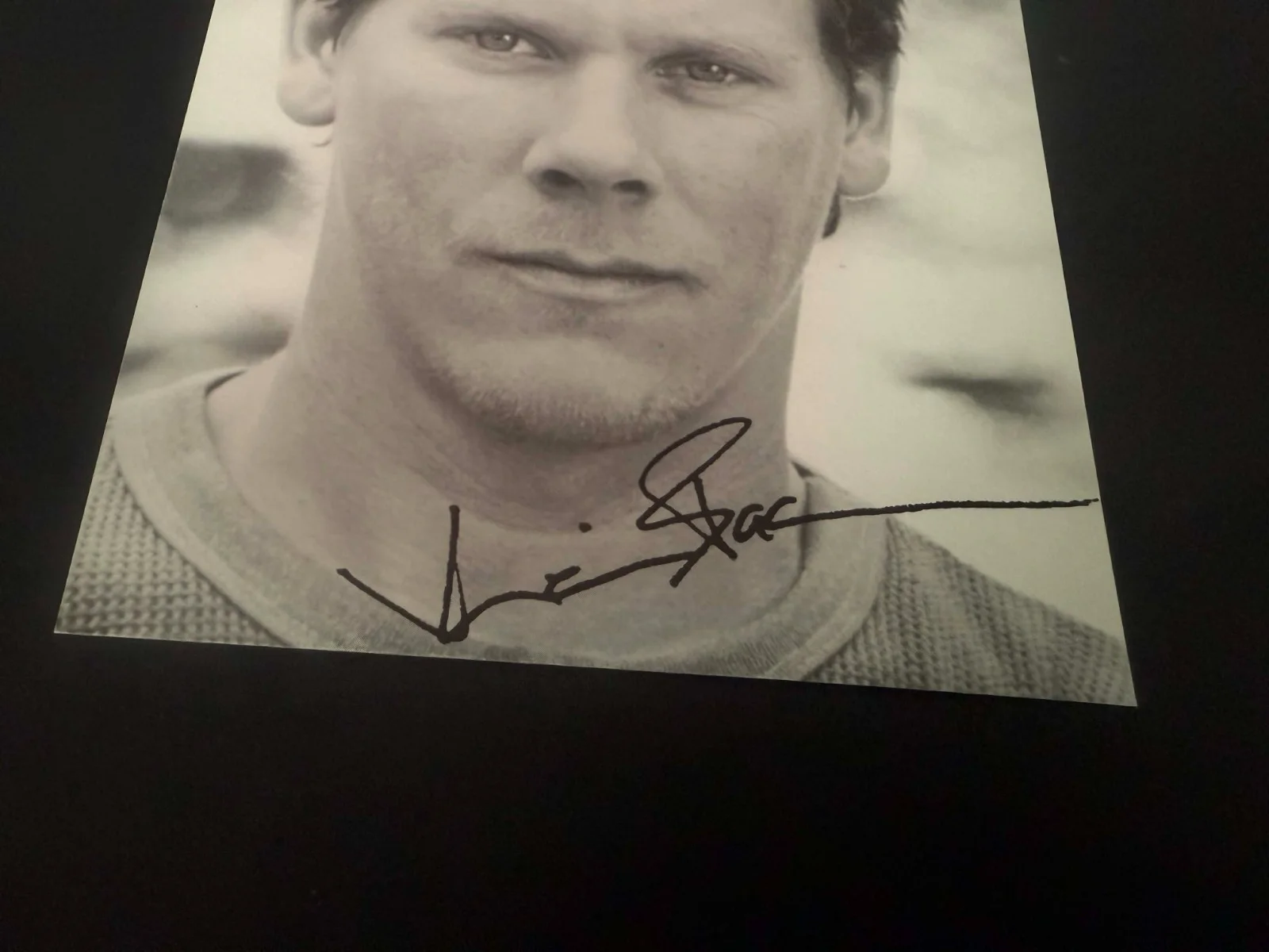 KEVIN BACON SIGNED AUTOGRAPH B&W PHOTO 5X7" AMERICAN ACTOR, изображение 2