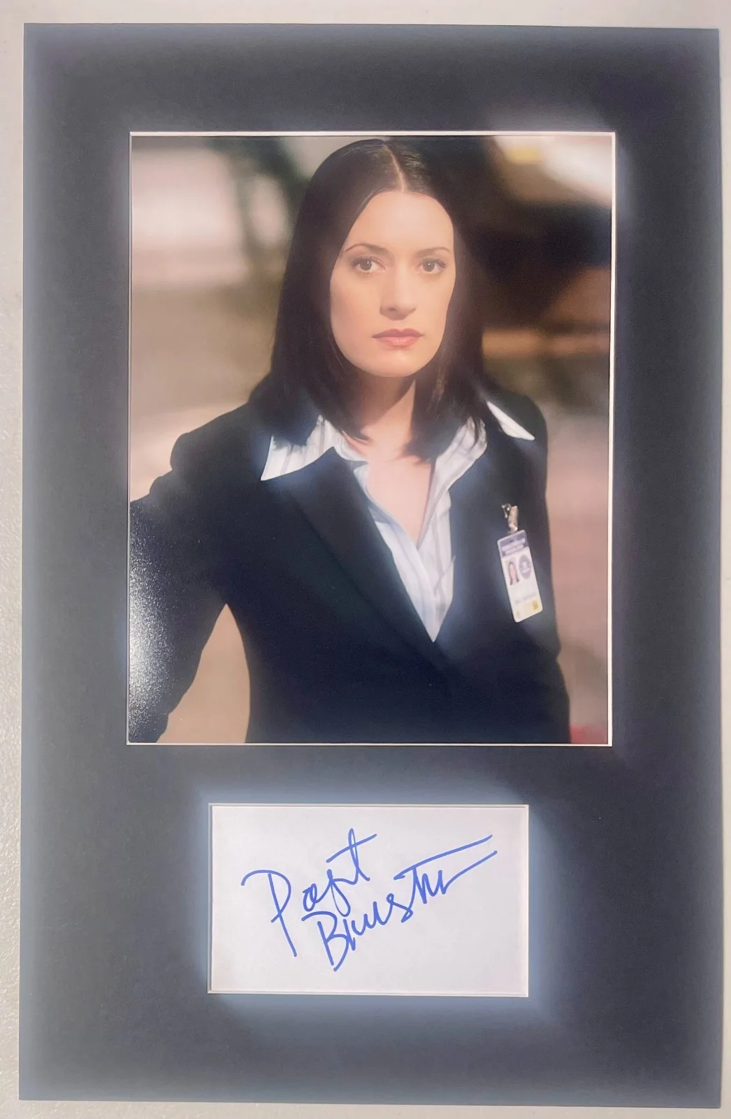 PAGET BREWSTER — Paget Brewster Criminal Minds matted signed index card with photo 11x17 #1 Emily