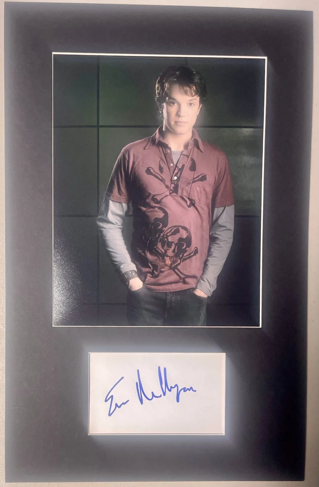 ERIC MILLEGAN — Eric Millegan Bones matted signed index card with photo 11x17 #1 Zack Addy