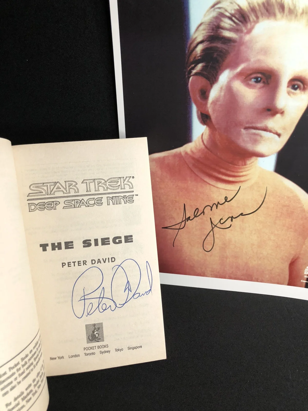 Rene Auberjonois — Signed Rene Auberjonois "Odo" Star Trek: DS9 8x10 / Signed Book By Peter David, изображение 2