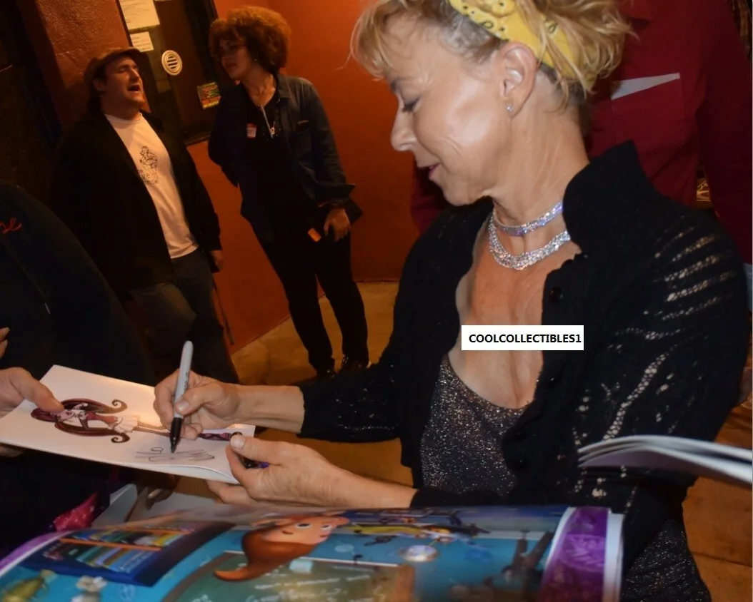 DEBI DERRYBERRY — DEBI DERRYBERRY IN PERSON SIGNED 8X10 COLOR PHOTO 1 COA Coco Bandicoot "PROOF", изображение 2