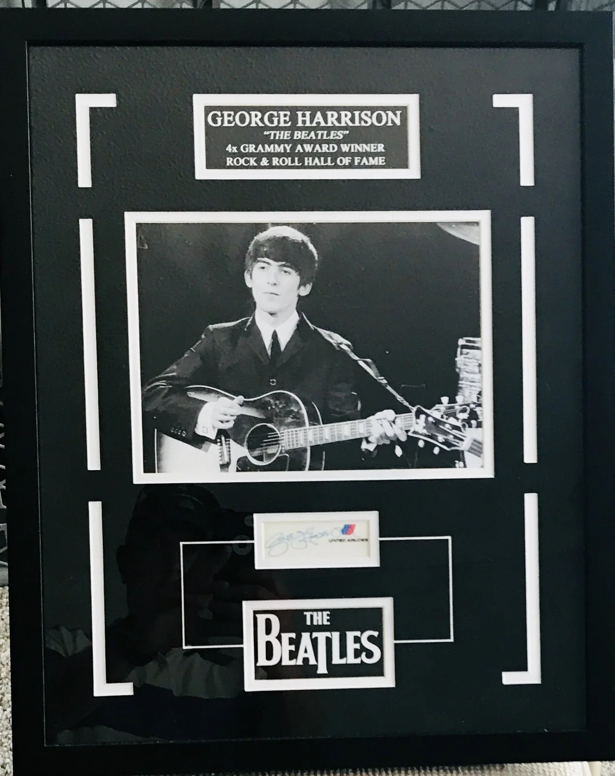 George Harrison — George Harrison Beatles Signed 16x20 Photo Custom Framed Full JSA-COA!, изображение 2