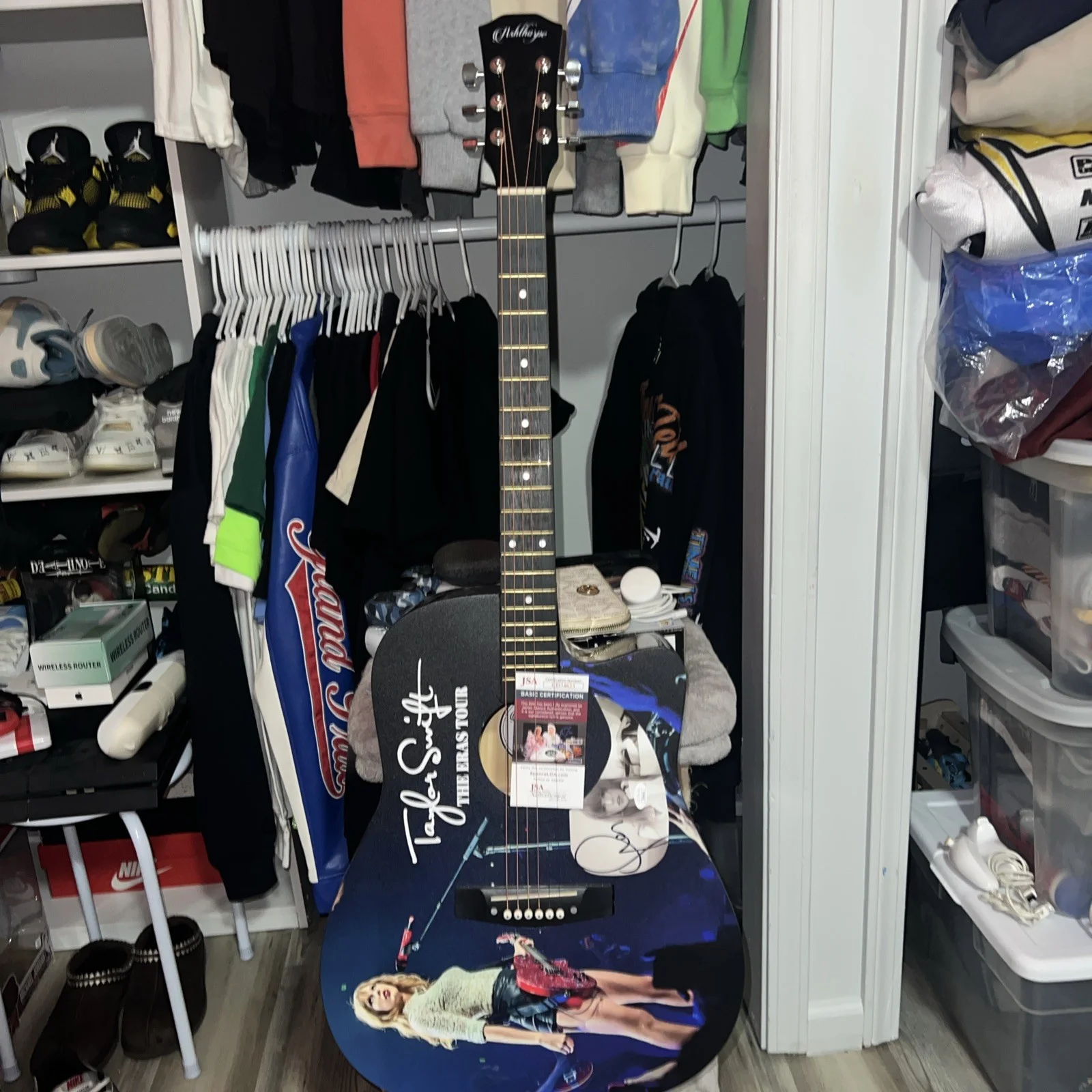 🚨Rare TAYLOR SWIFT Signed CUSTOM FULL SIZE Acoustic Guitar JSA Cert 🚨🚨🎸, image 2