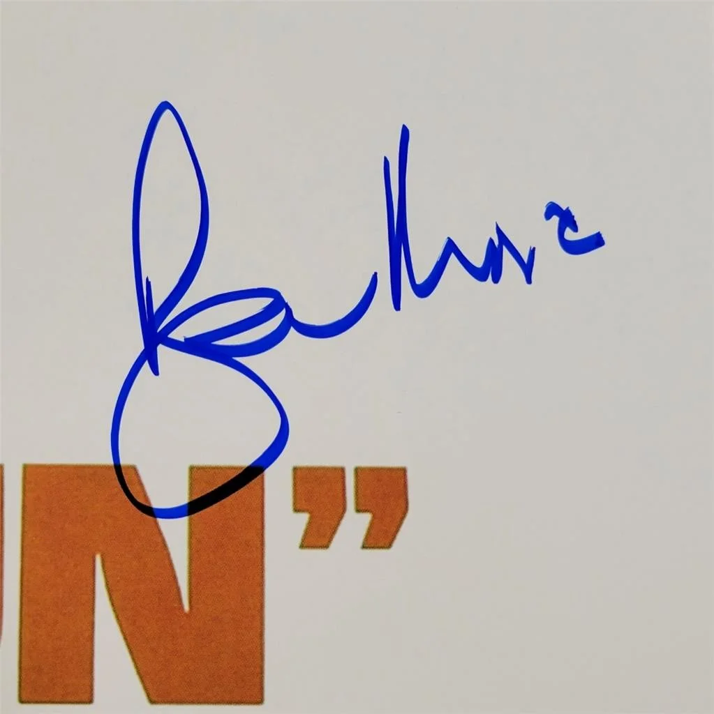 ROGER MOORE Signed 24x36 The Man With the Golden Gun Movie Poster (C) ~ PSA/DNA, изображение 2