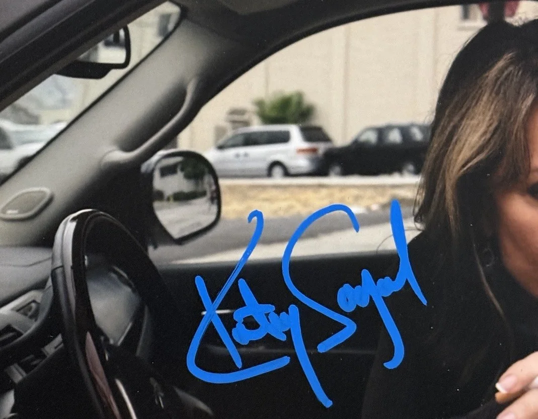 Katey Sagal — Katey Sagal SIGNED Sons Of Anarchy 8x10 Gemma Teller EXACT PROOF JSA COA C, изображение 2
