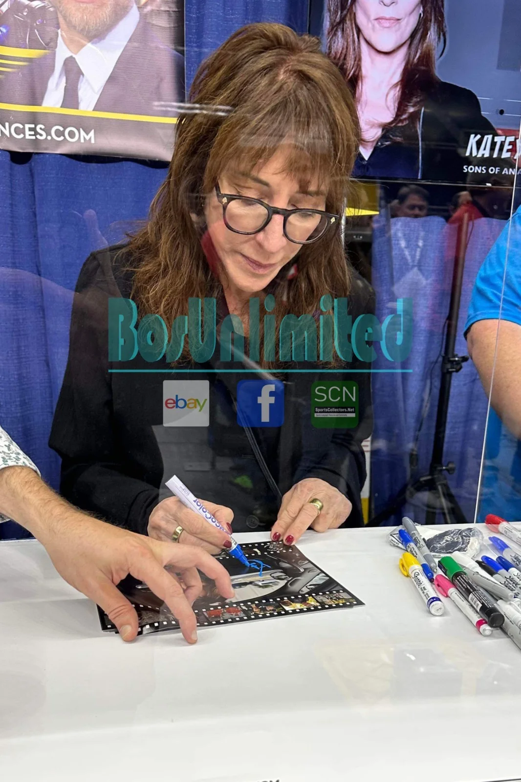 Katey Sagal — Katey Sagal SIGNED Sons Of Anarchy 8x10 Gemma Teller EXACT PROOF JSA COA C, изображение 3