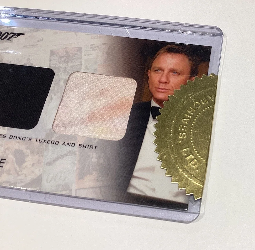 2007 JAMES BOND Casino Royale Bloody Dual Tuxedo Relic Case Topper Card #DC1, изображение 2