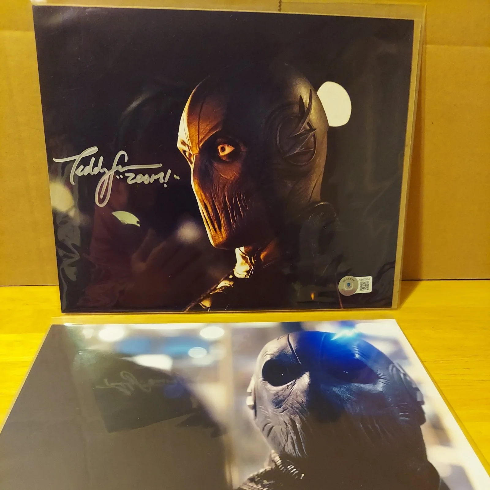 Danielle Harris — TEDDY SEARS "Zoom" THE FLASH 2 signed autographed 8x10s Bam Box GEEK bas, image 2