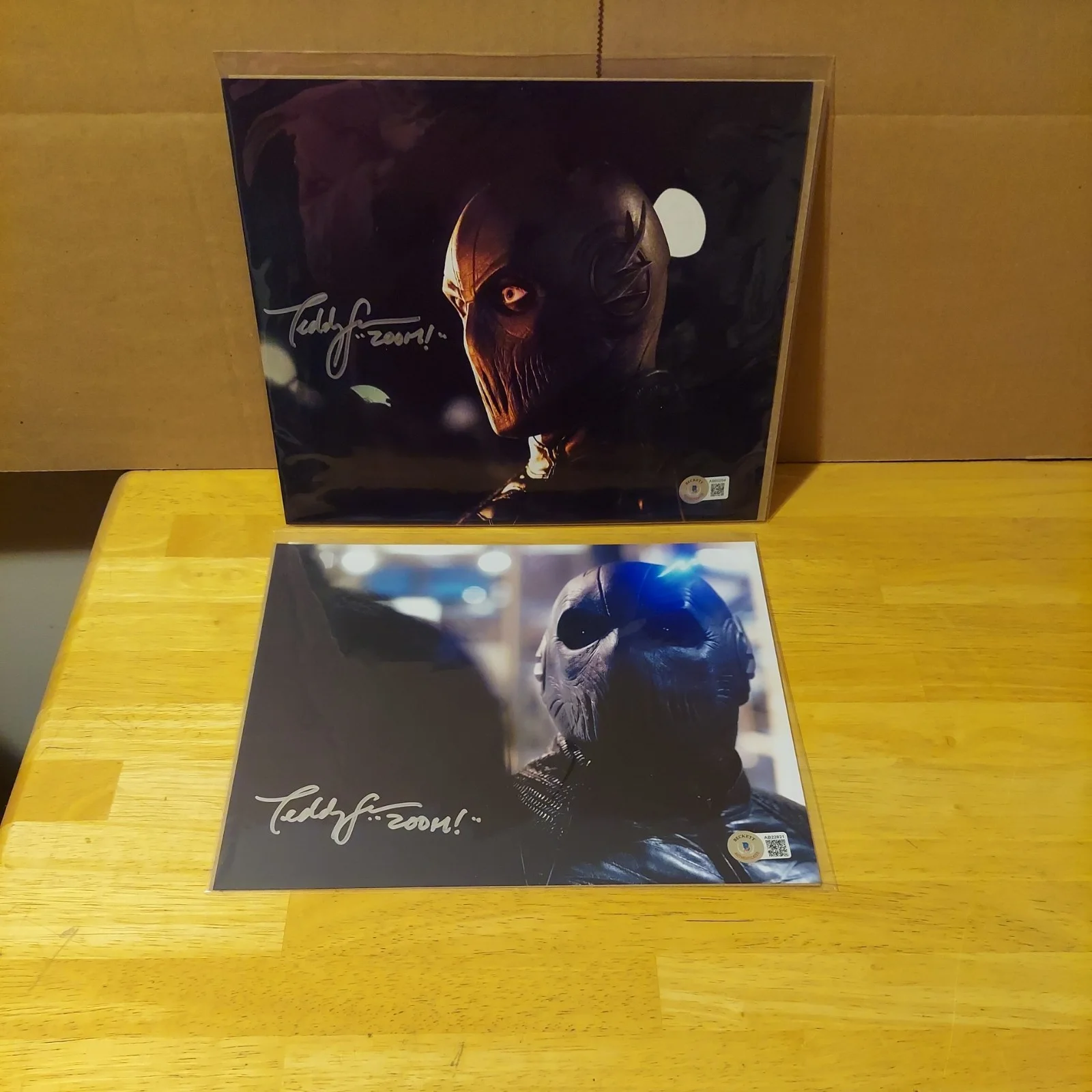 Danielle Harris — TEDDY SEARS "Zoom" THE FLASH 2 signed autographed 8x10s Bam Box GEEK bas, image 3