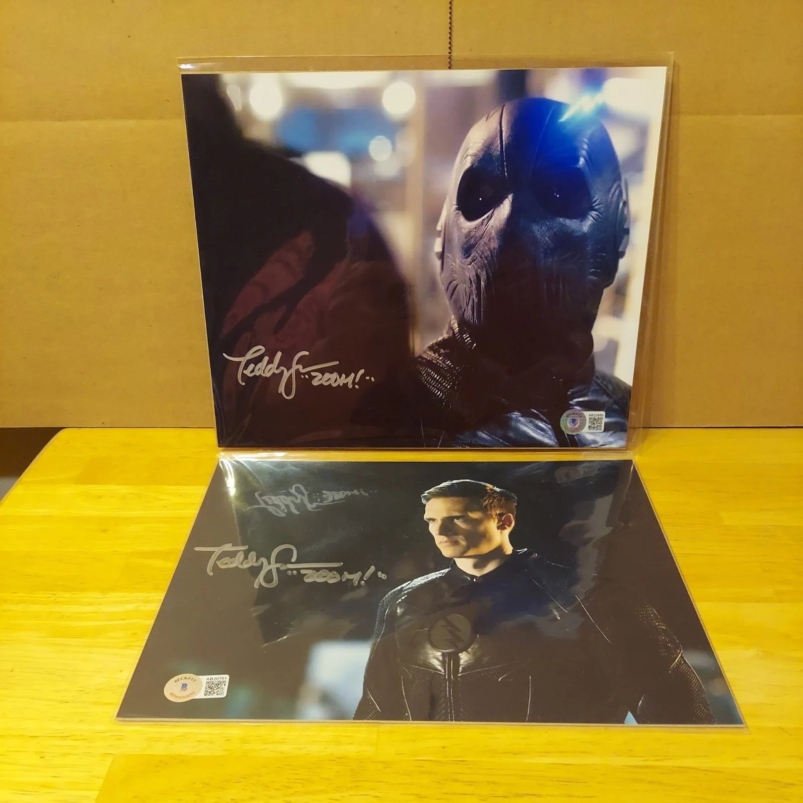 Danielle Harris — TEDDY SEARS "Zoom" THE FLASH 2 signed autographed 8x10s Bam Box GEEK bas