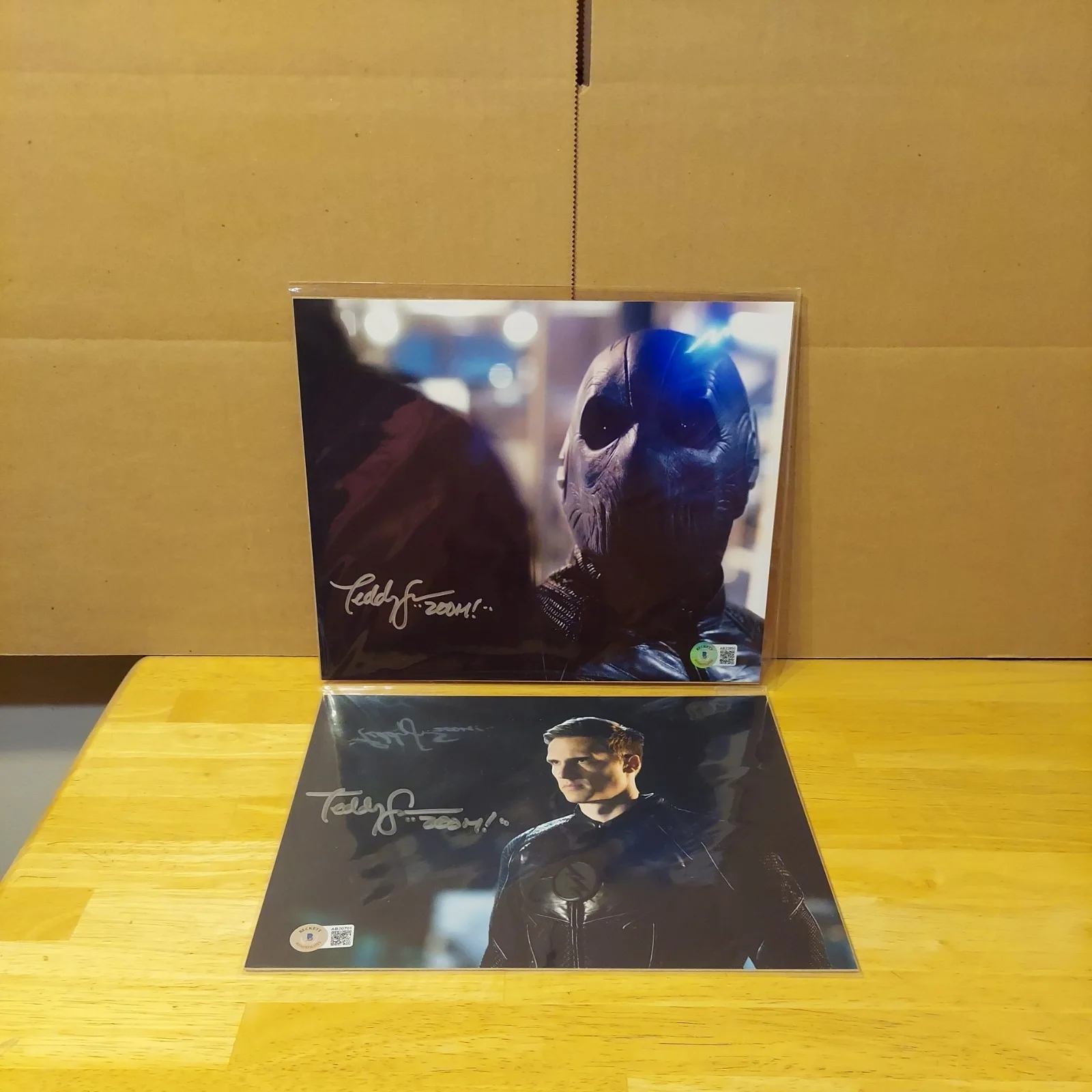 Danielle Harris — TEDDY SEARS "Zoom" THE FLASH 2 signed autographed 8x10s Bam Box GEEK bas, image 3