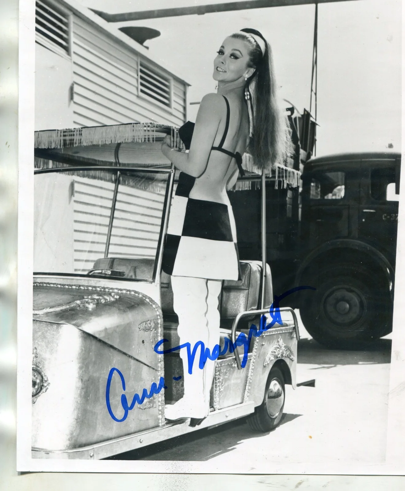 Ann-Margret — * ANN-MARGRET * gorgeous, sexy signed 8X10" photo / RACC ACOA authenticated, image 2