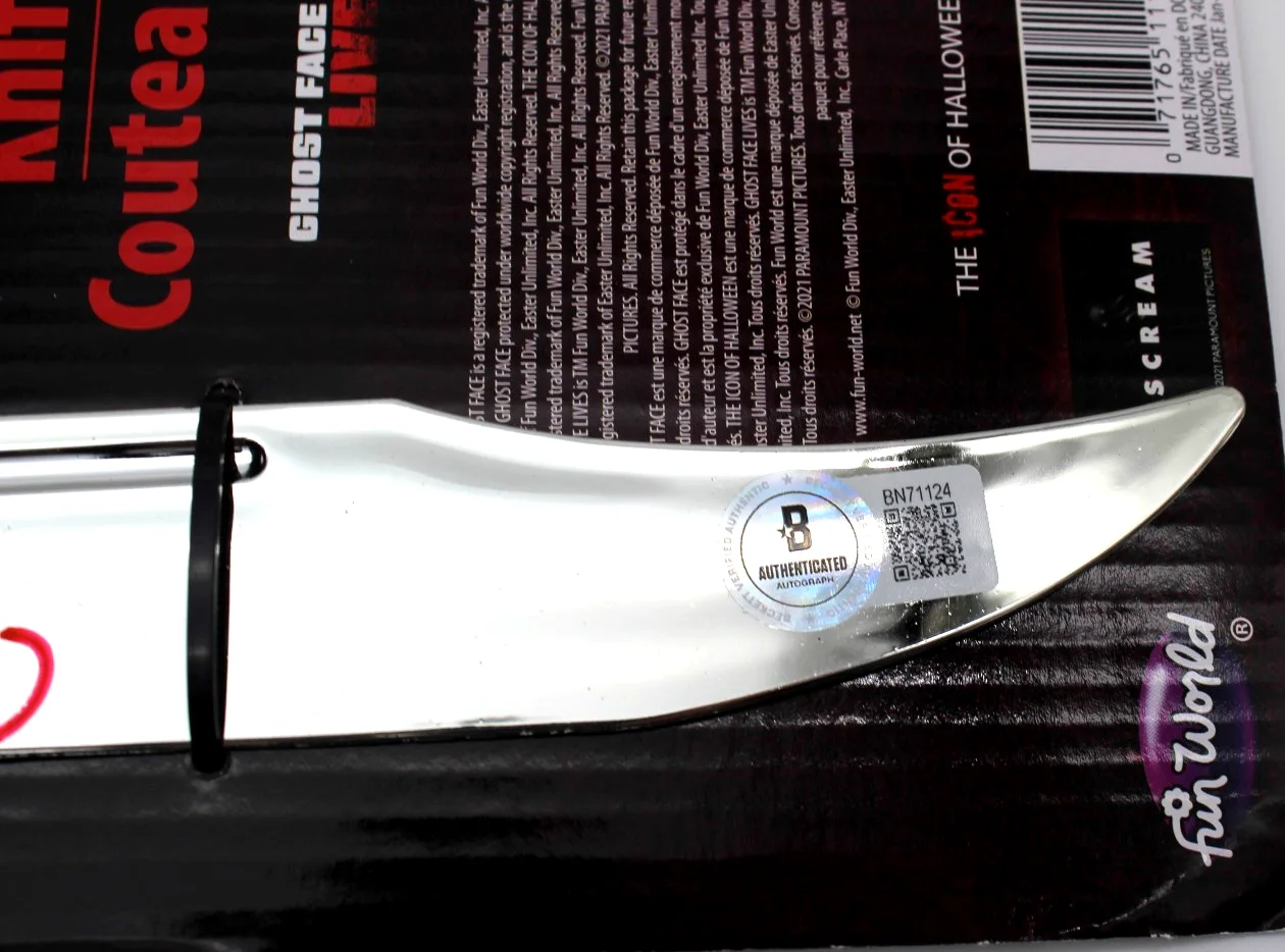 Laurie Metcalf — Laurie Metcalf Signed Scream Ghost Toy Prop Knife w/Beckett COA BN71124 PROOF, image 2