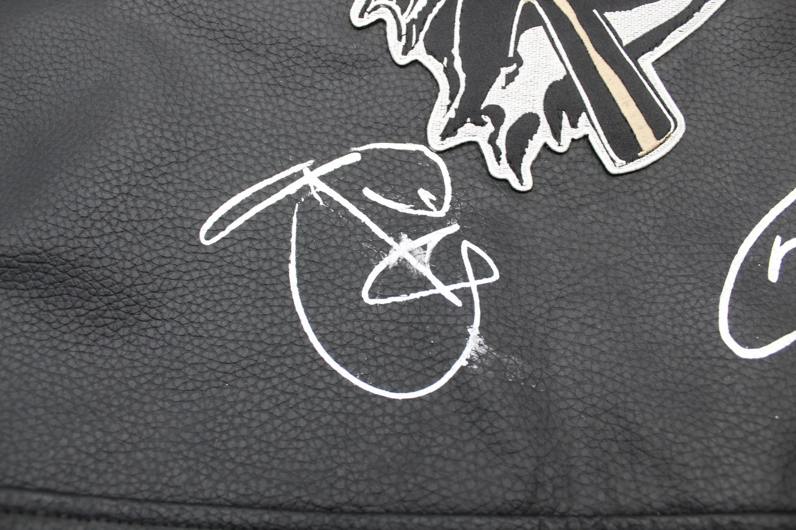 Charlie Hunnam, Ryan Hurst — Charlie Hunnam & Ryan Hurst Signed Sons of Anarchy Vest w/Beckett COA BR32504, изображение 2