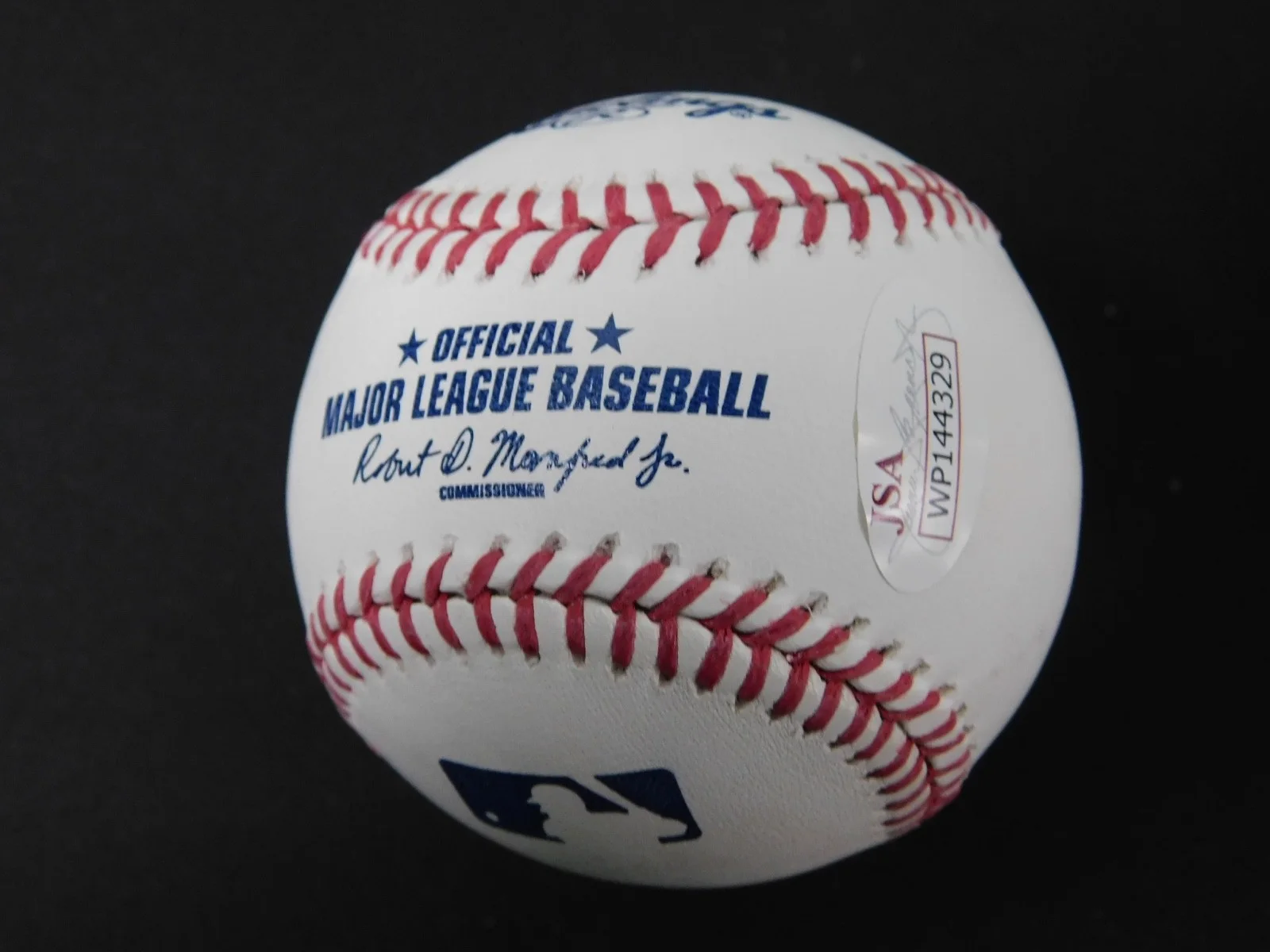 Tom Hiddleston — Tom Hiddleston Signed Official Major League Baseball Marvel Loki Thor JSA COA, image 2