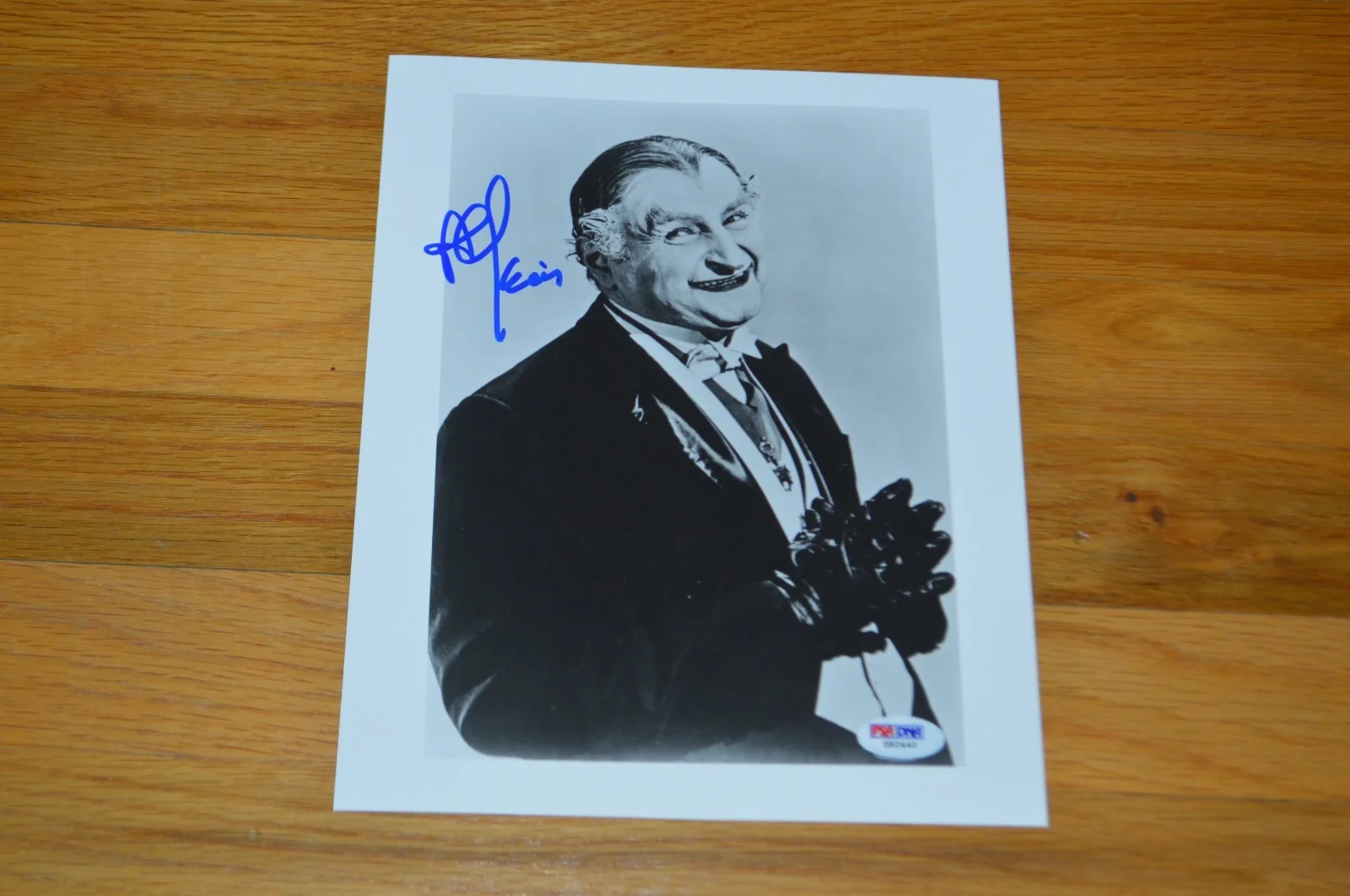 Al Lewis — Al Lewis Signed B/W "Munsters" 8x10 Photo with PSA Hologram ~ Grandpa / Dracula