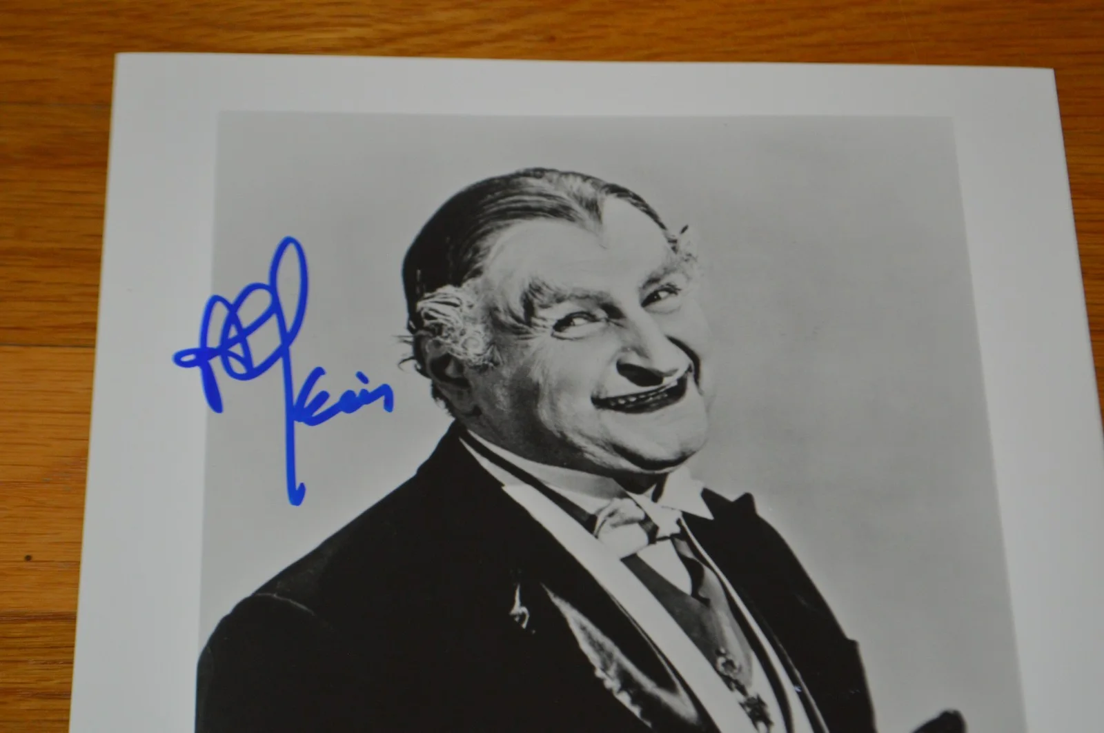 Al Lewis — Al Lewis Signed B/W "Munsters" 8x10 Photo with PSA Hologram ~ Grandpa / Dracula, изображение 2