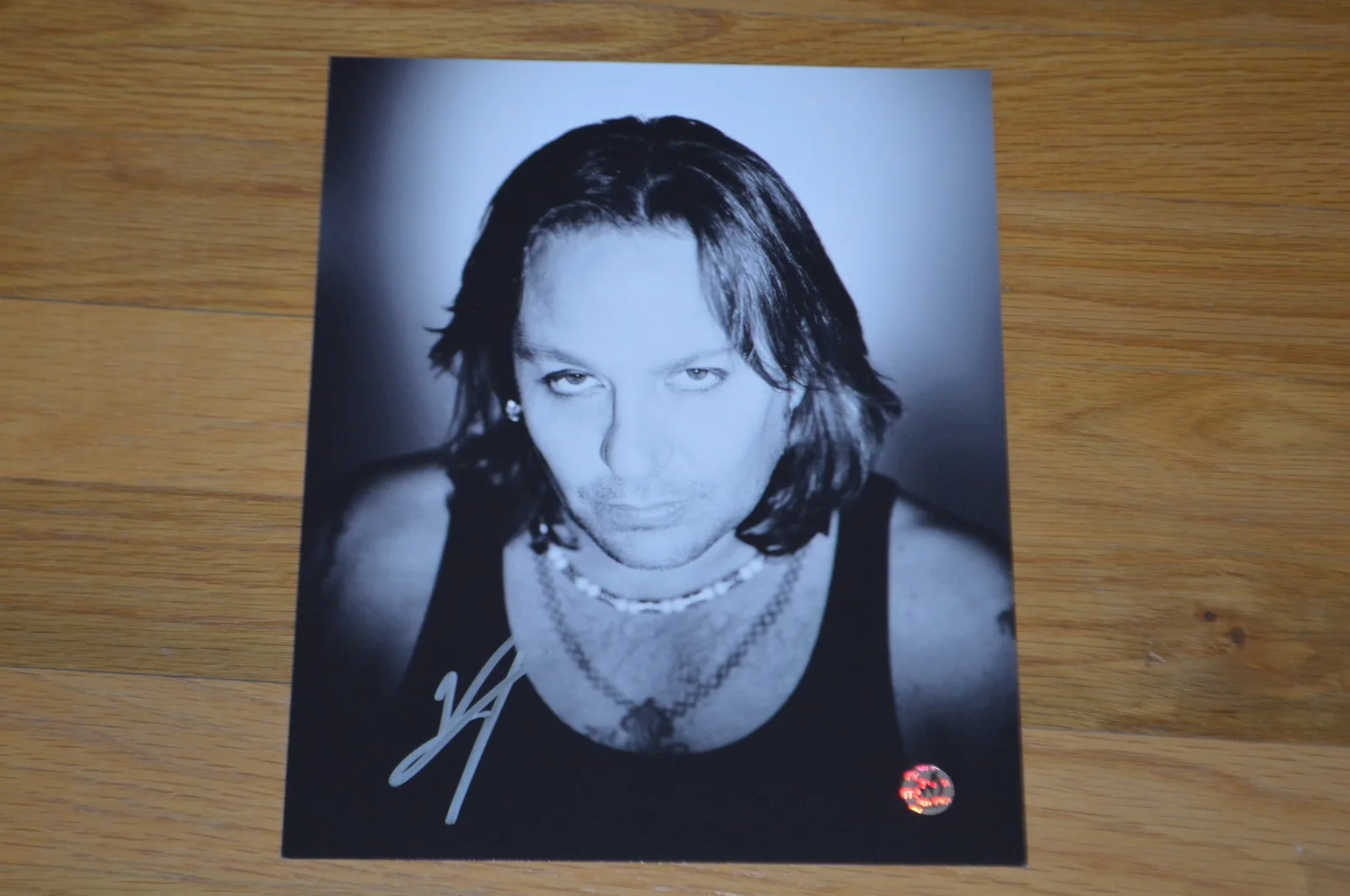 MOTLET CRUE Vince Neil Autographed 8x10 B/W Photo with Wizard World COA, изображение 5