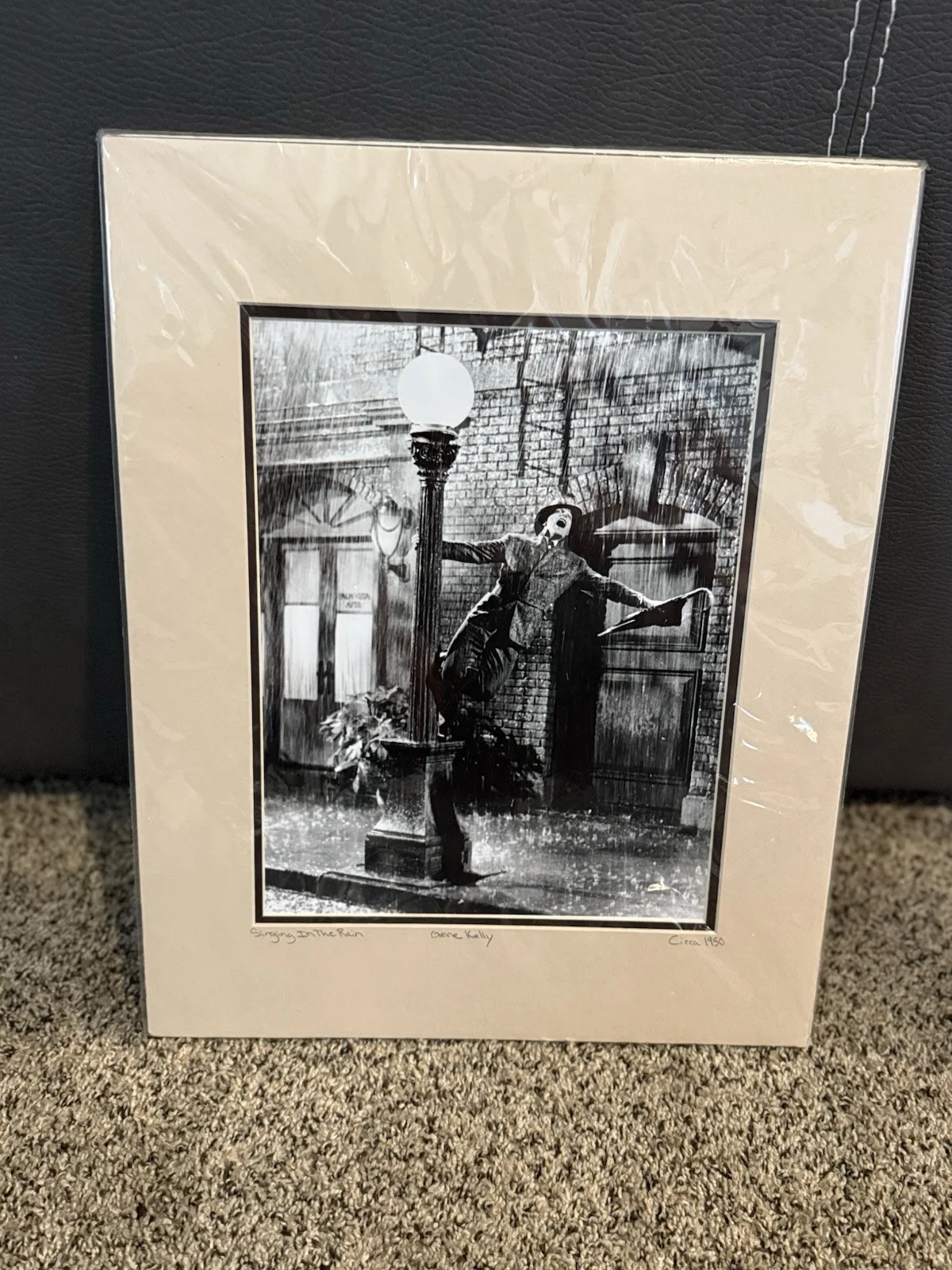 Antique Gene Kelly Singing In The Rain While Holding Street Light￼, изображение 3