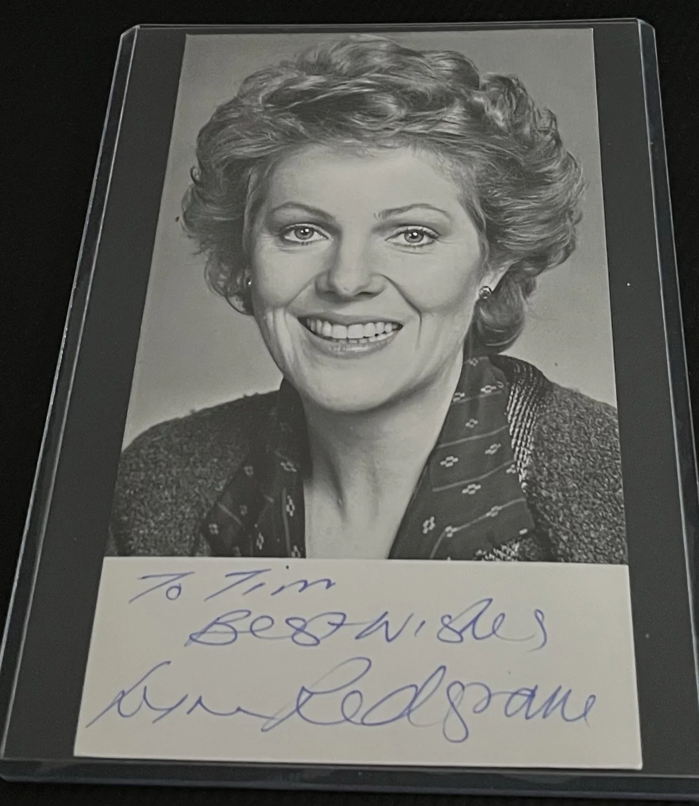 Lynn Redgrave British Actress Signed 3x6 Promo Autograph w/ COA & Top Loader, image 2