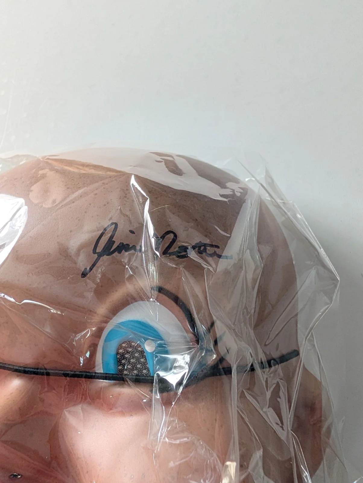 JESSICA ROTHE/ ROB MELLO — BAM! HAPPY DEATH DAY MASK DUAL HAND SIGNED ROB MELLO JESSICA ROTHE BECKETT CERT, image 3