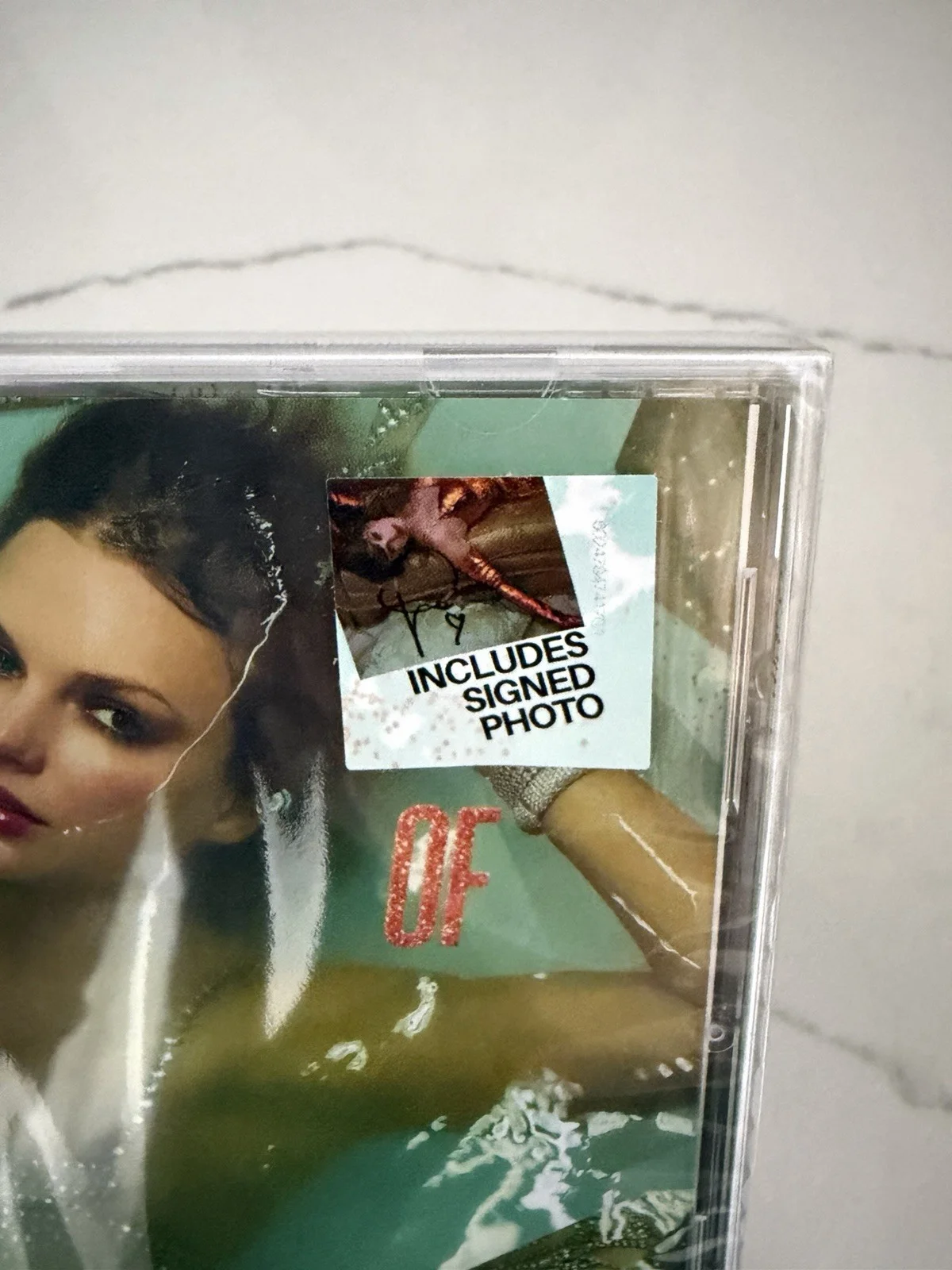 Taylor Swift Life Of A Showgirl Hand Signed CD IN HAND SEALED, изображение 2