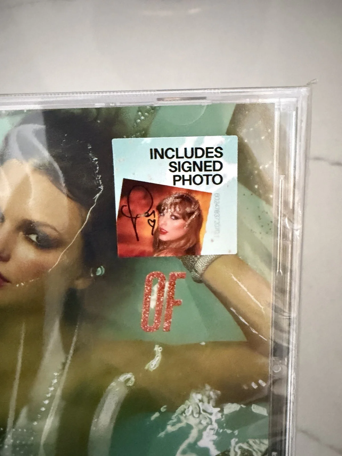 Taylor Swift Life Of A Showgirl Hand Signed CD IN HAND SEALED, изображение 2