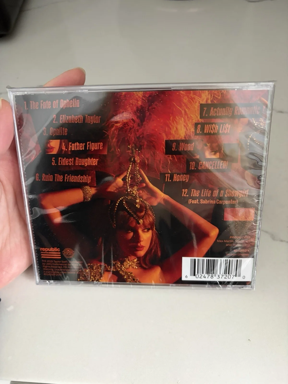 Taylor Swift Life Of A Showgirl Hand Signed CD IN HAND SEALED, изображение 3