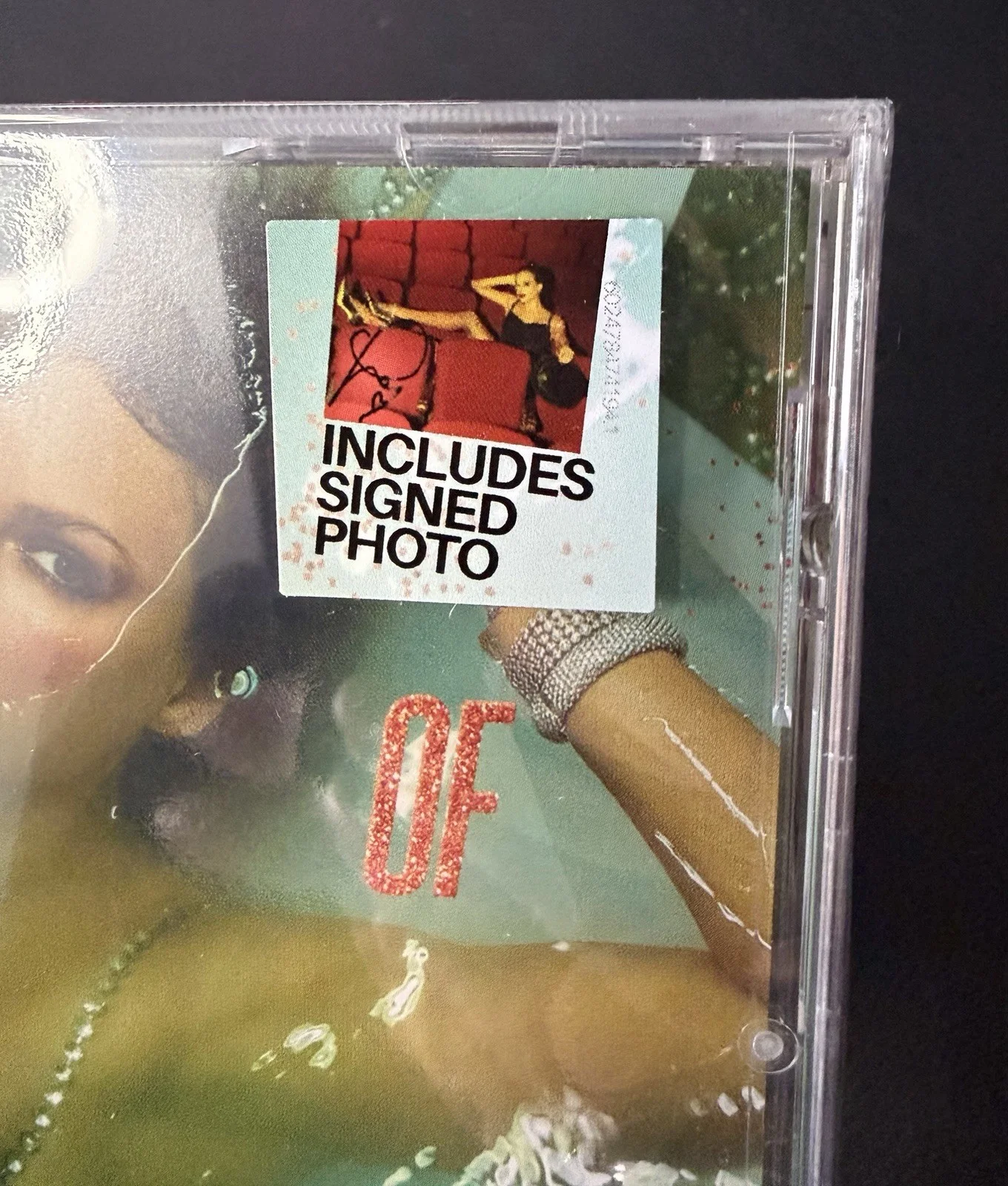 Taylor Swift Life Of A Showgirl Hand Signed CD IN HAND SEALED, изображение 2