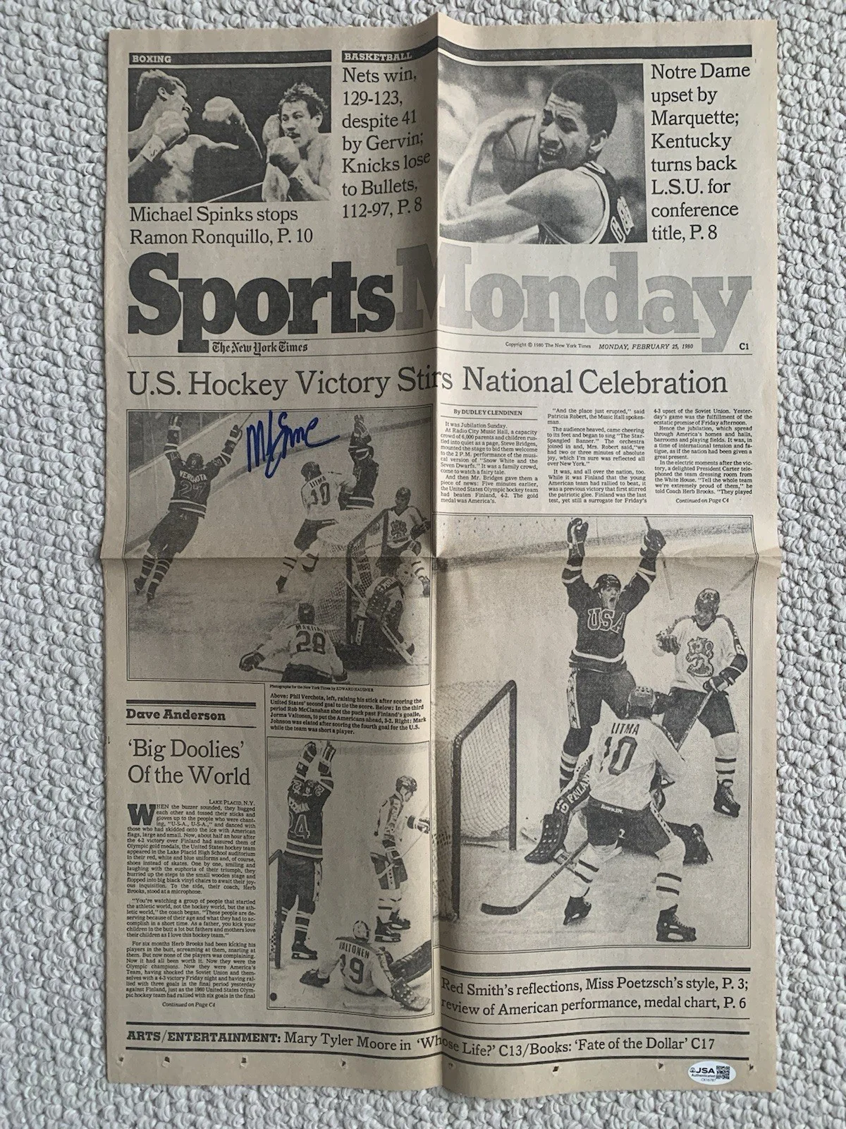 MIKE ERUZIONE HAND SIGNED 14x22 ORIGINAL NY TIMES SPORTS FRONT PAGE 1980 JSA, изображение 2