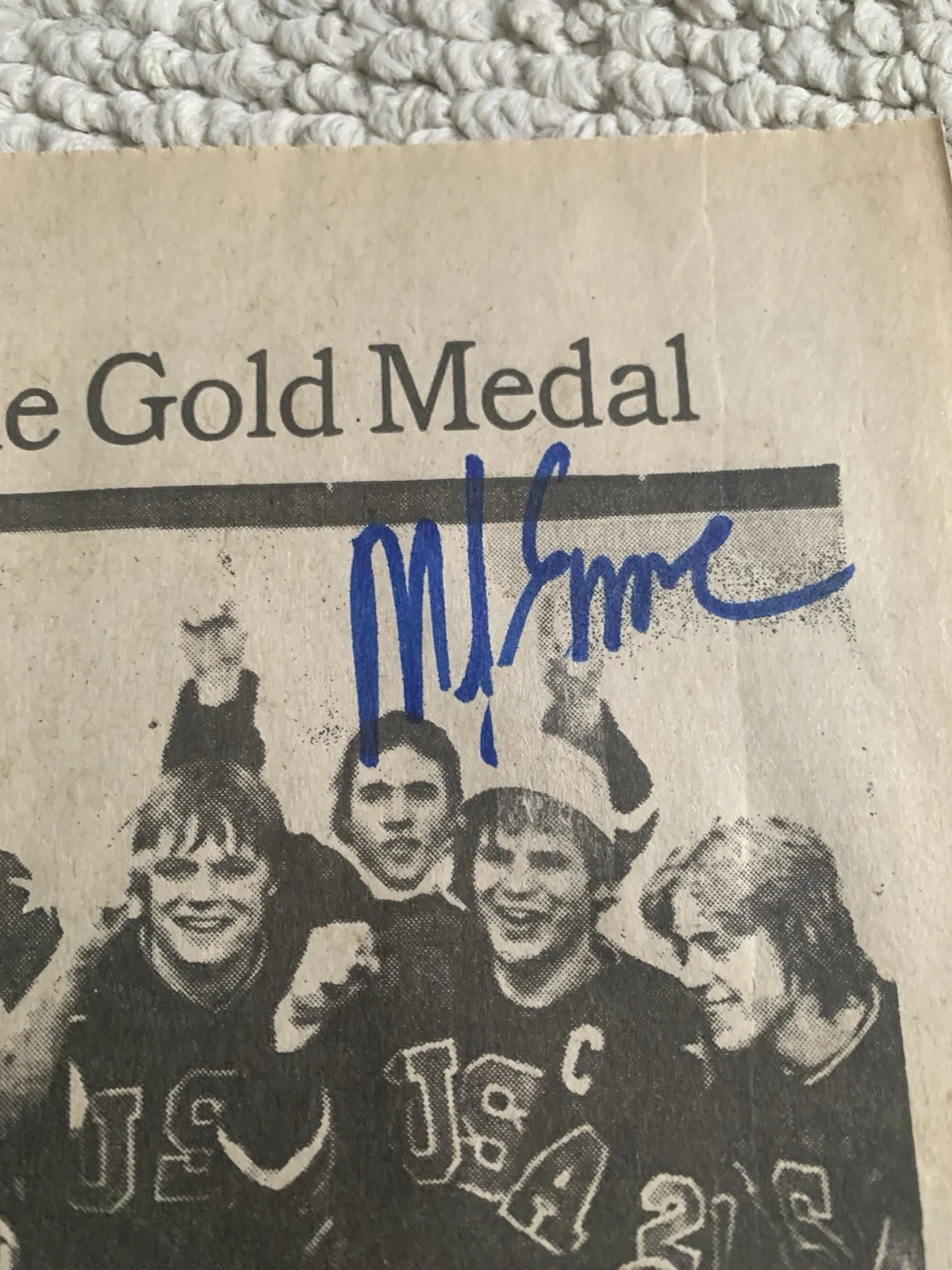 MIKE ERUZIONE HAND SIGNED 14x22 ORIGINAL NY TIMES SPORTS PAGE FROM 1980 JSA, изображение 3
