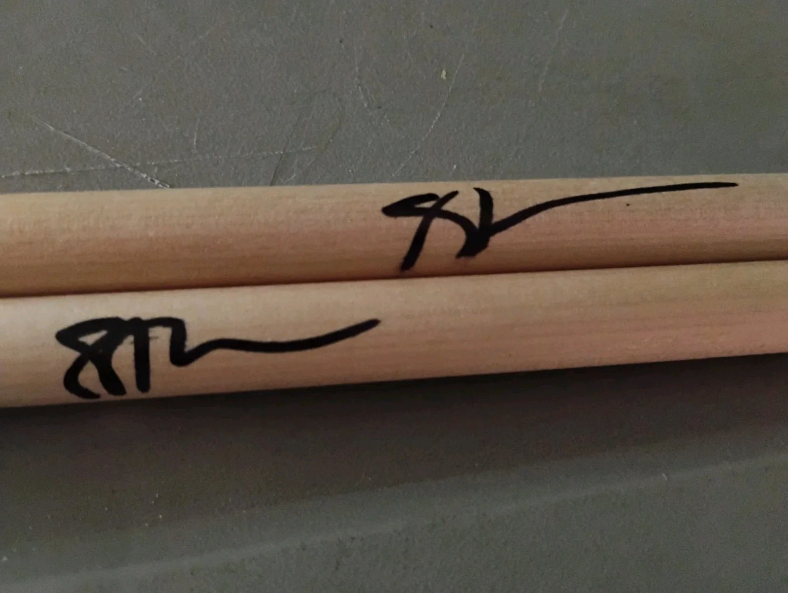 STEVE GORMAN DRUMS SIGNED AUTOGRAPH PAIR DRUM STICKS HOWL OWL HOWL BLACK CROWES, изображение 2