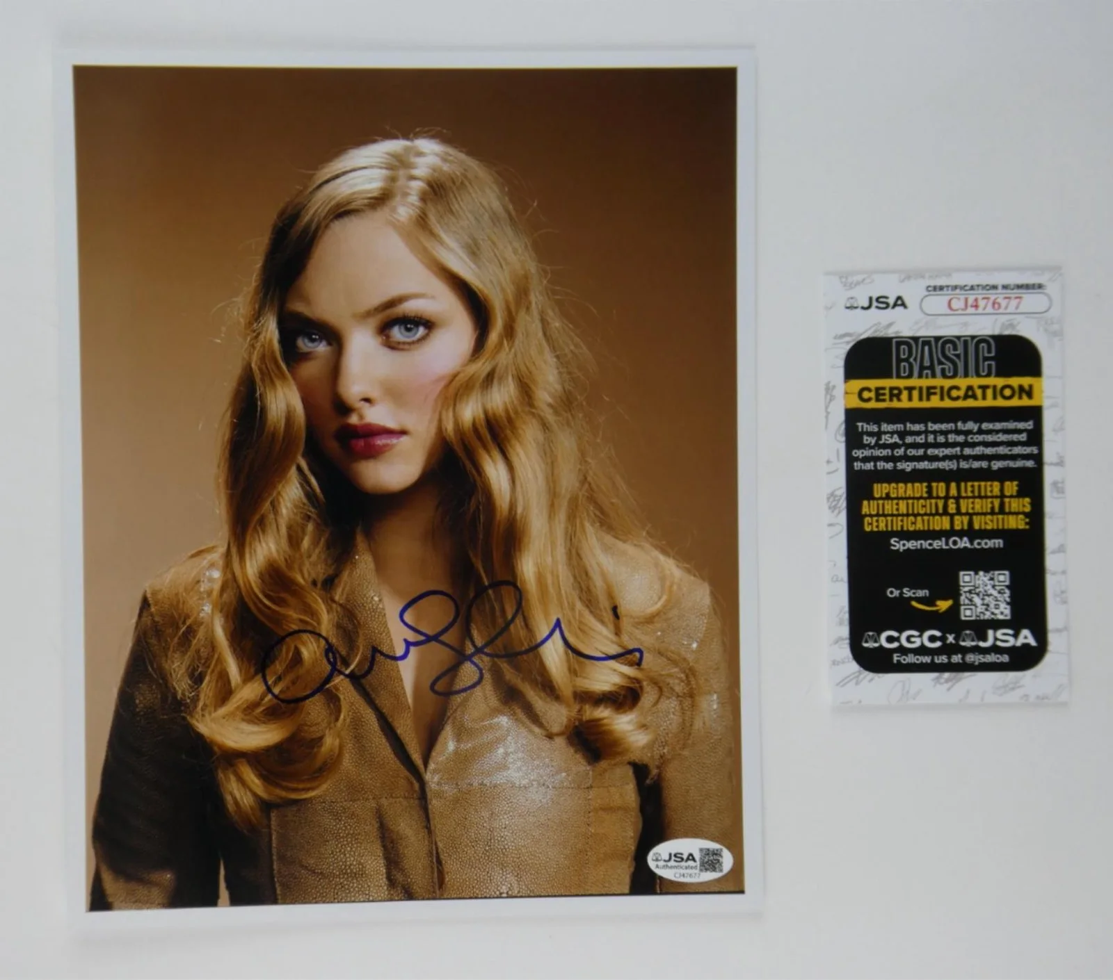 Amanda Seyfried — Amanda Seyfried Signed 8x10 Photo Mamma Mia Autographed JSA COA