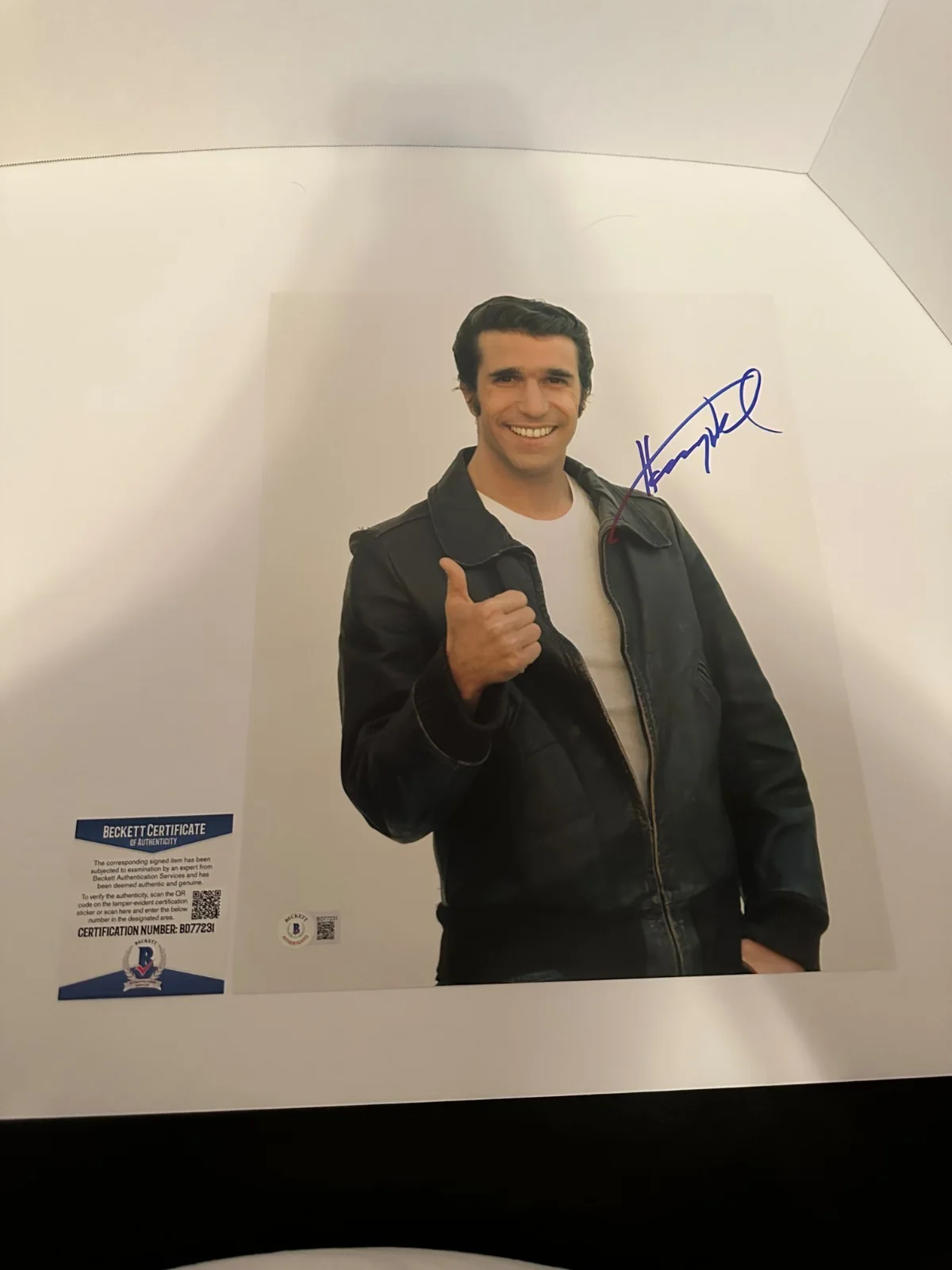 Henry Winkler — Happy Days Henry Winkler Signed 11x14 Photo The Fonz Beckett BAS