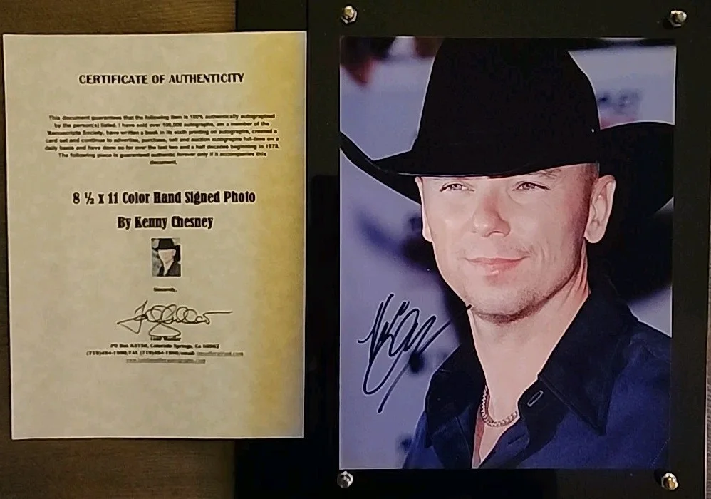 Kenny Chesney Autographed 8.5x11. Photo With COA, image 2