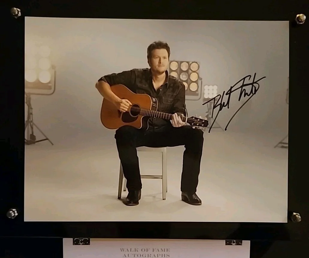 Blake Shelton Autographed 8.5x11 Photo With COA, image 2