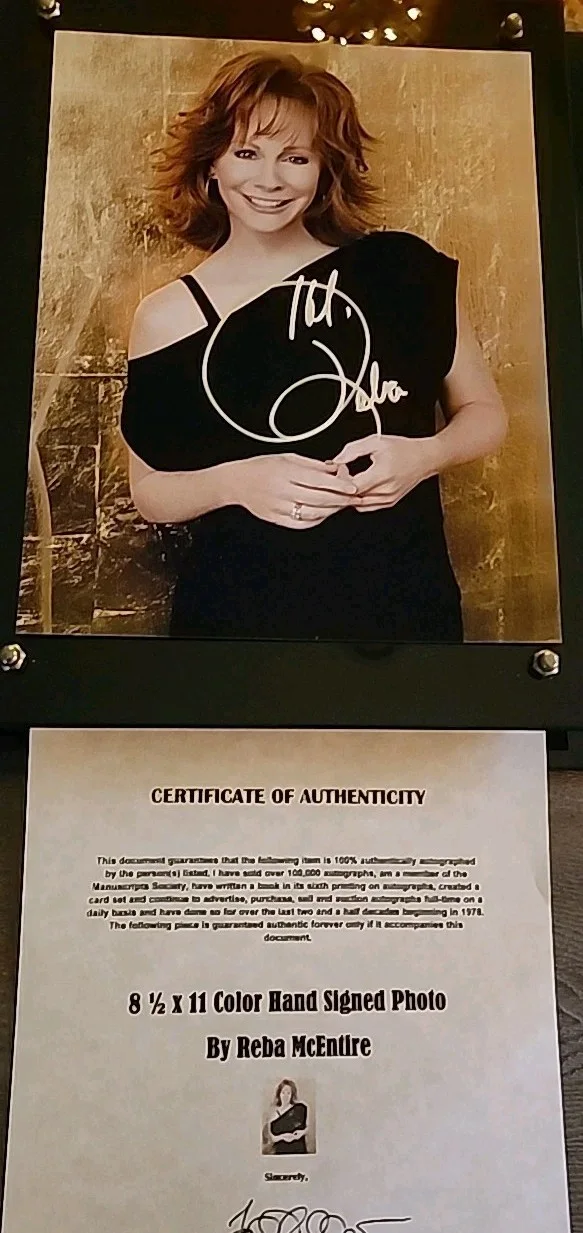 Reba McIntyre Autographed 8.5x11 Photo With COA, image 2