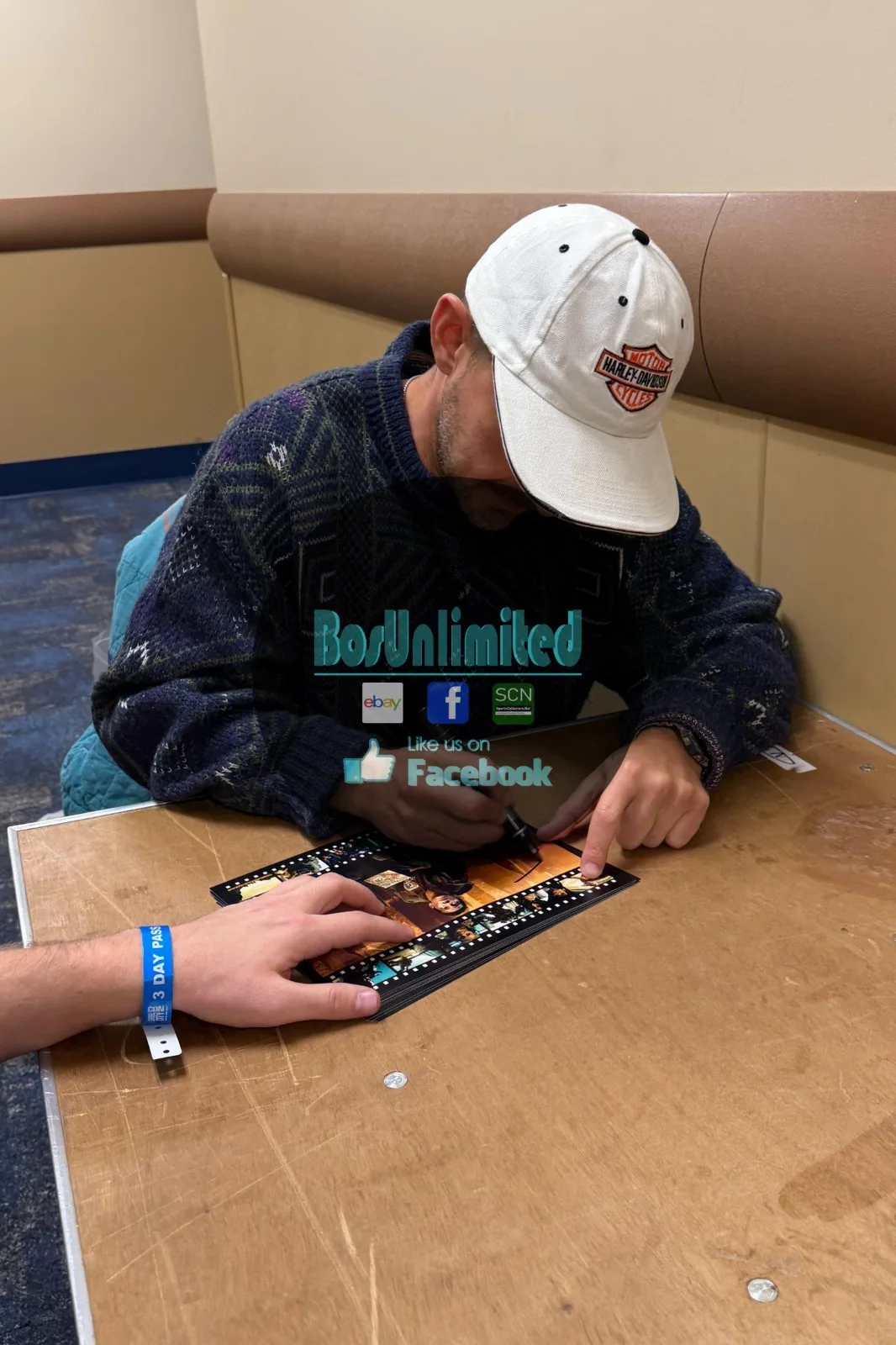 Shia LaBeouf — Shia LaBeouf SIGNED Transformers 8x10 photo EXACT PROOF Holes Disturbia JSA A, изображение 3