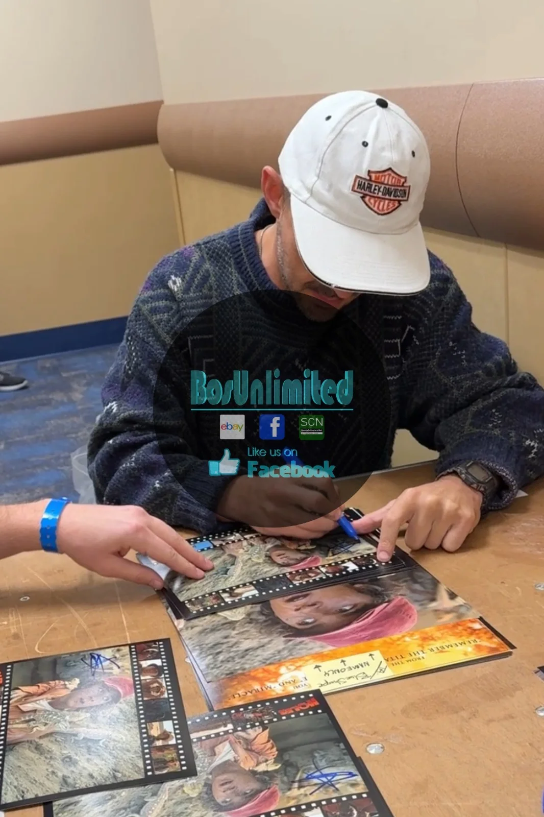 Shia LaBeouf — Shia LaBeouf SIGNED Holes 8x10 photo EXACT PROOF Transformers Disturbia JSA B, изображение 3