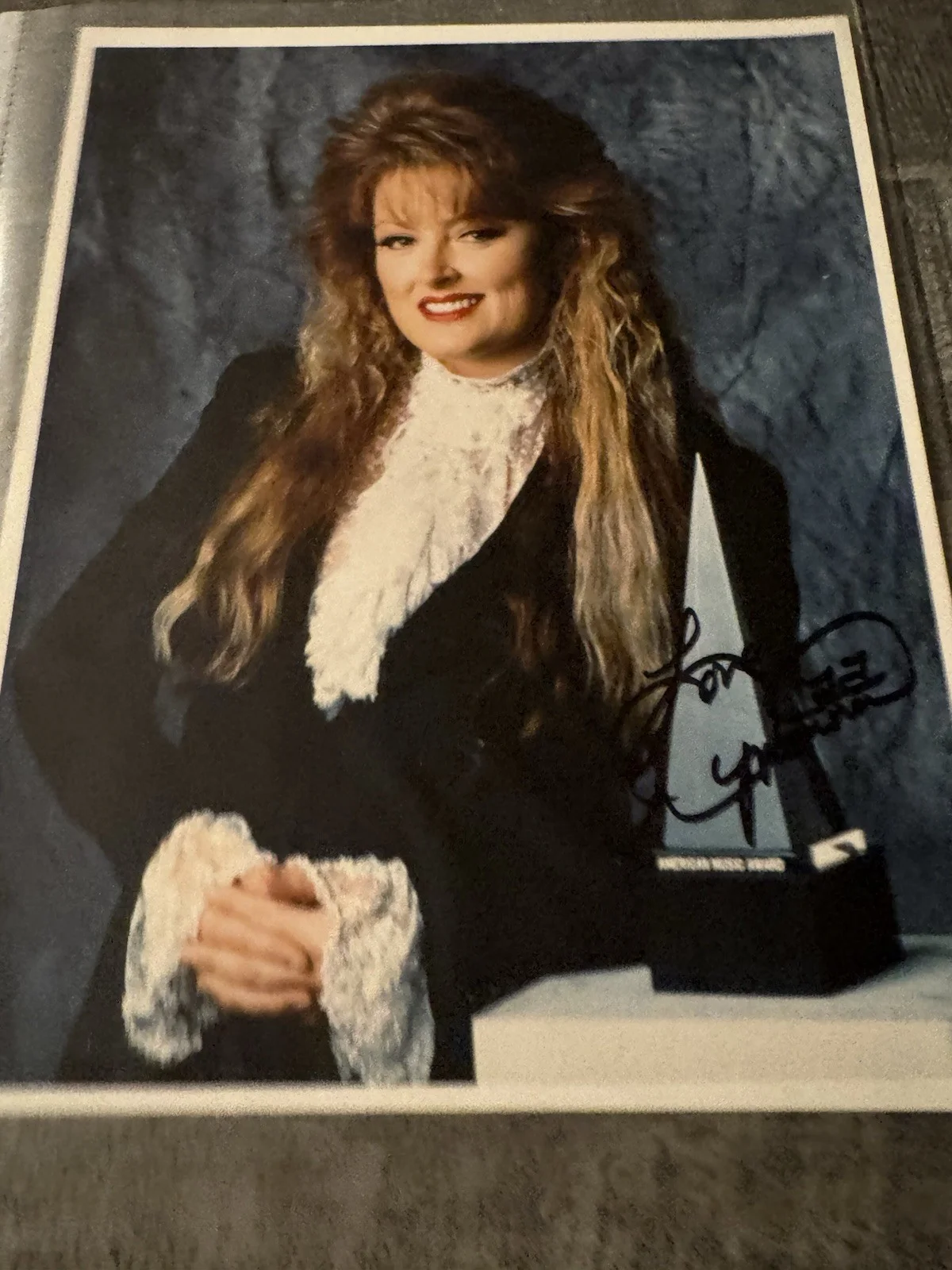 WYNONNA JUDD-Autographed 8 x 10 Photograph-Country Music Legend & Star-COA, изображение 3