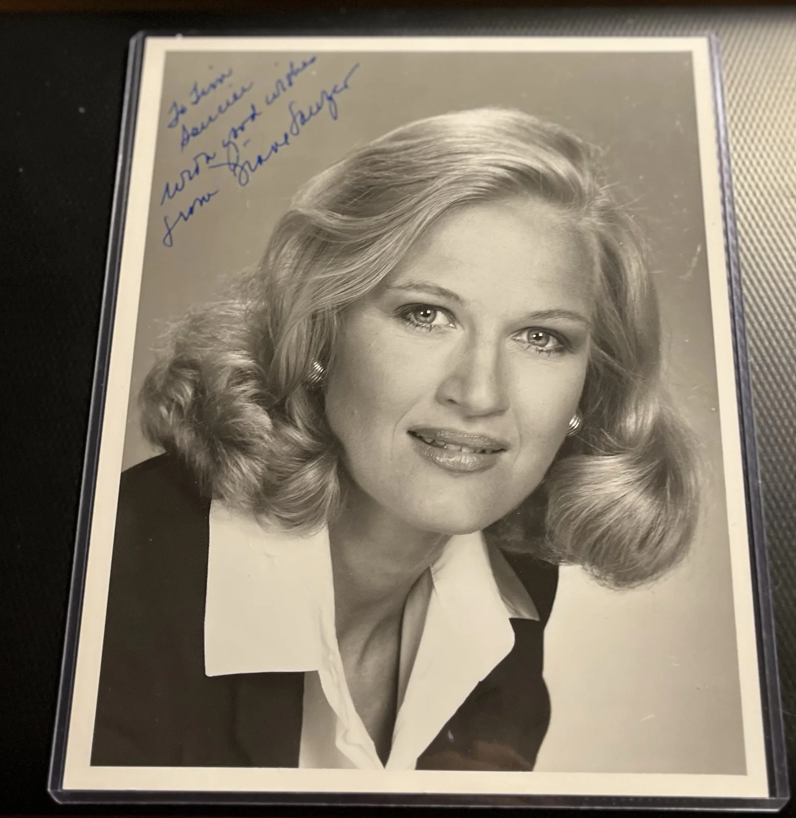Diane Sawyer — Diane Sawyer ABC News Signed B&W 8x10 Photograph w/ COA & Top Loader, изображение 2